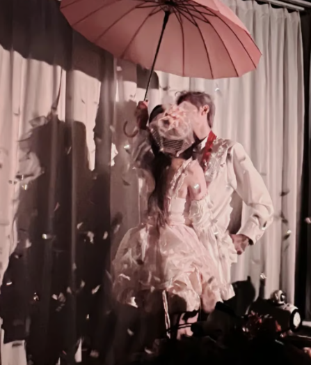 Một cảnh lãng mạn trong game