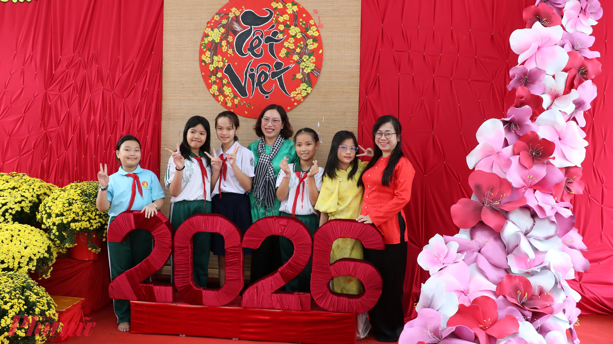 Địa điểm chụp hình đậm màu sắc ngày xuân