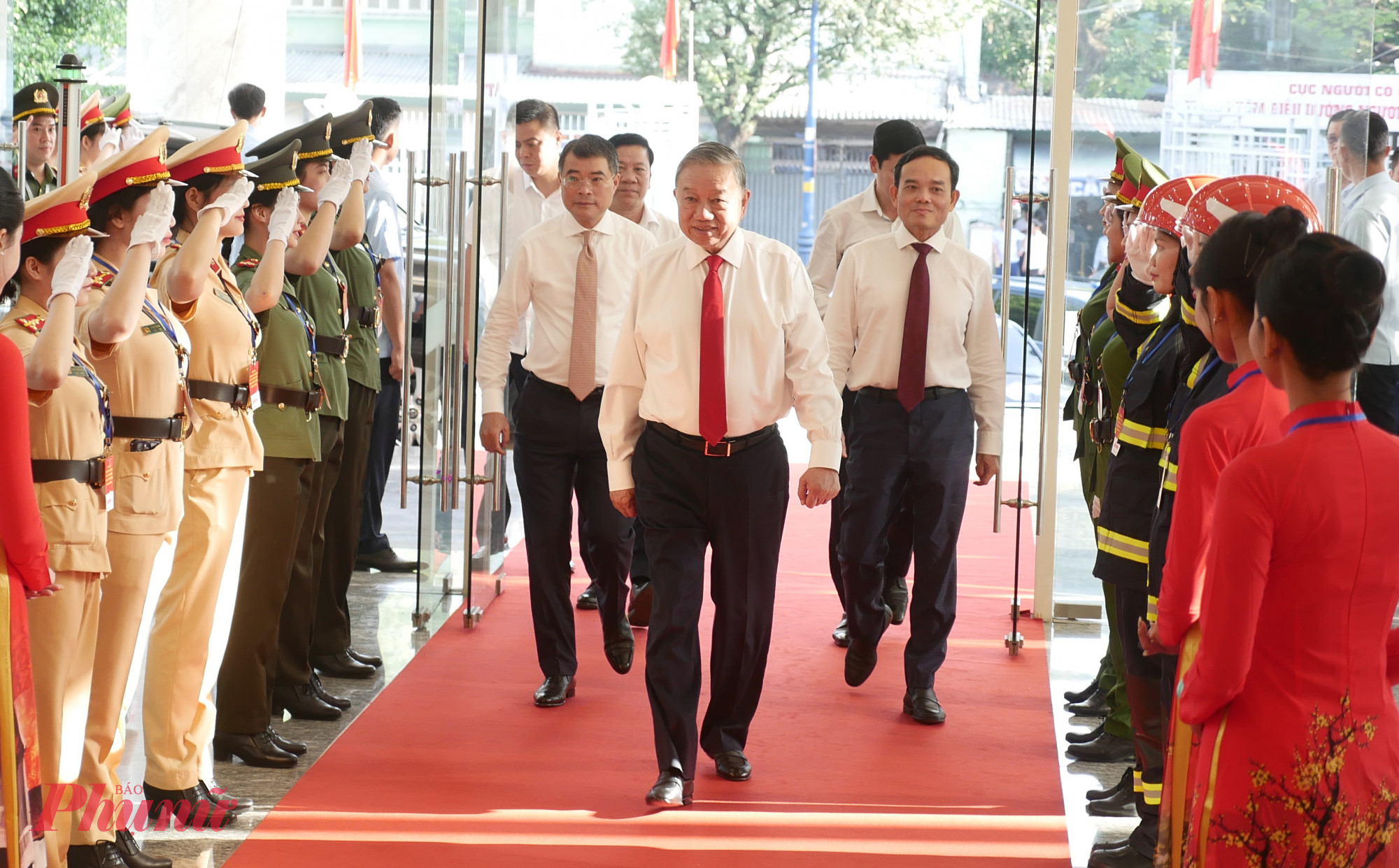 Tổng Bí thư Tô Lâm đến thăm, chúc tết Đảng bộ, chính quyền và nhân dân TPHCM. Ảnh: Trang Nguyễn 