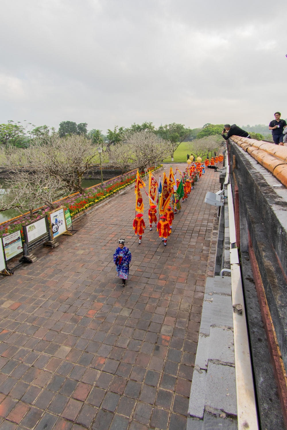 Từ năm 2015, Trung tâm Bảo tồn Di tích Cố đô Huế đã phục dựng lễ dựng nêu trong Hoàng cung theo một hình thức mới, trên cơ sở nghiên cứu tư liệu và kế thừa chất liệu nghi lễ cung đình truyền thống. 
