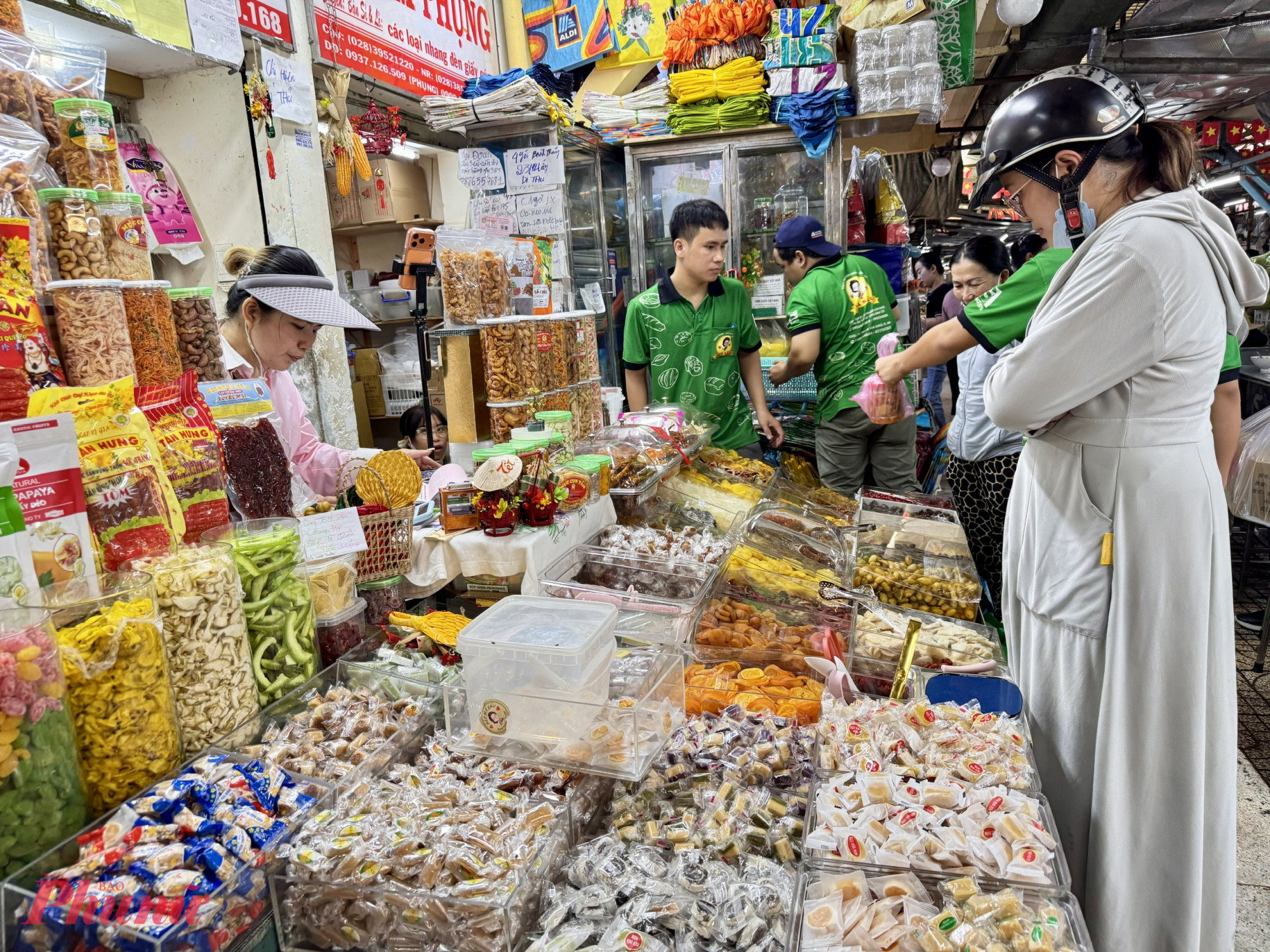 Năm nay, các mặt hàng bánh, kẹo mứt... đều tăng giá từ 10 - 20%, tuỳ loại 