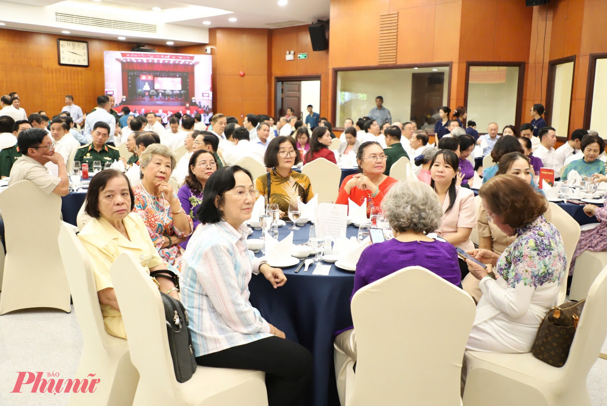 Các đại biểu chụp ảnh lưu niệm tại buổi họp mặt mừng Đảng, mừng Xuân Bính Ngọ 2026 - Ảnh: Thanh Tâm