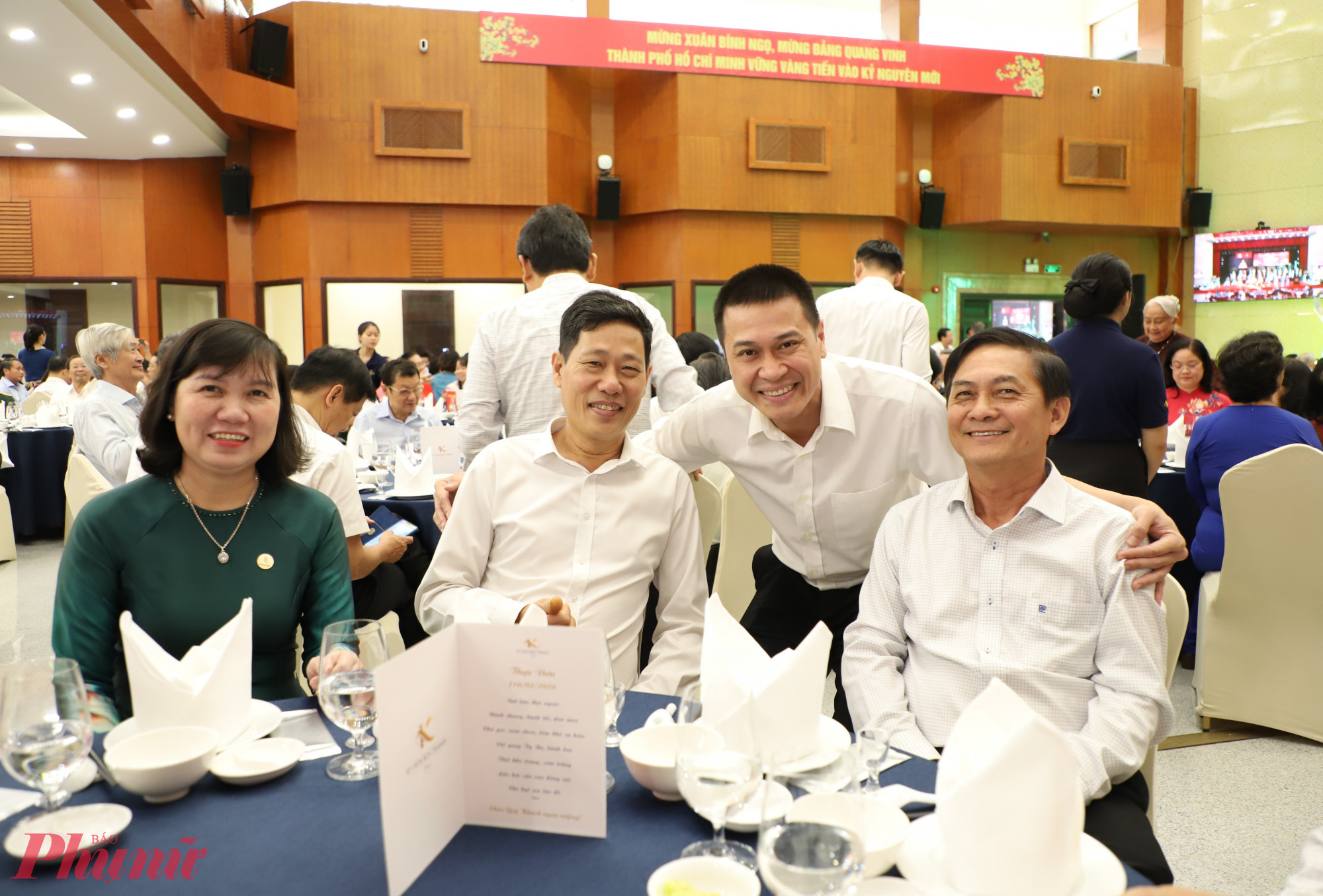 Các đại biểu chụp ảnh lưu niệm tại buổi họp mặt mừng Đảng, mừng Xuân Bính Ngọ 2026 - Ảnh: Thanh Tâm