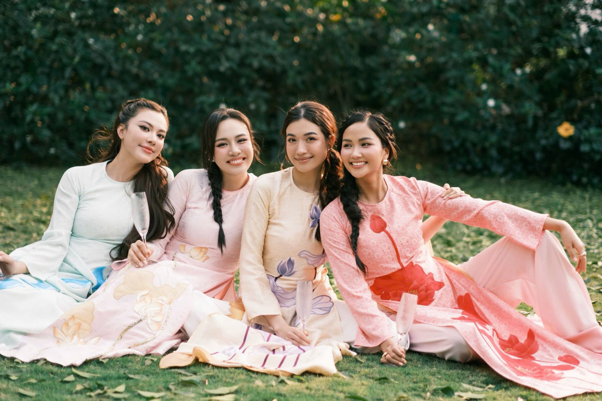 Á hậu Huỳnh Phạm Thủy Tiên, á hậu Nguyễn Huỳnh Kim Duyên, Lệ Hằng và Hoa hậu H'Hen Niê