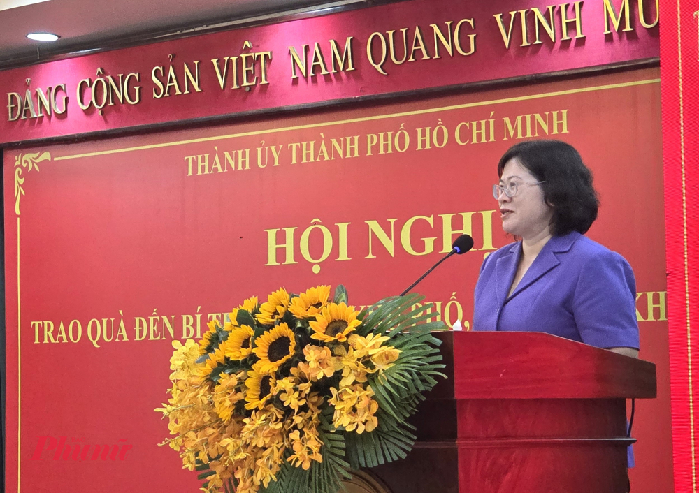 Phó Bí thư Thành ủy TPHCM Văn Thị Bạch Tuyết phát biểu.