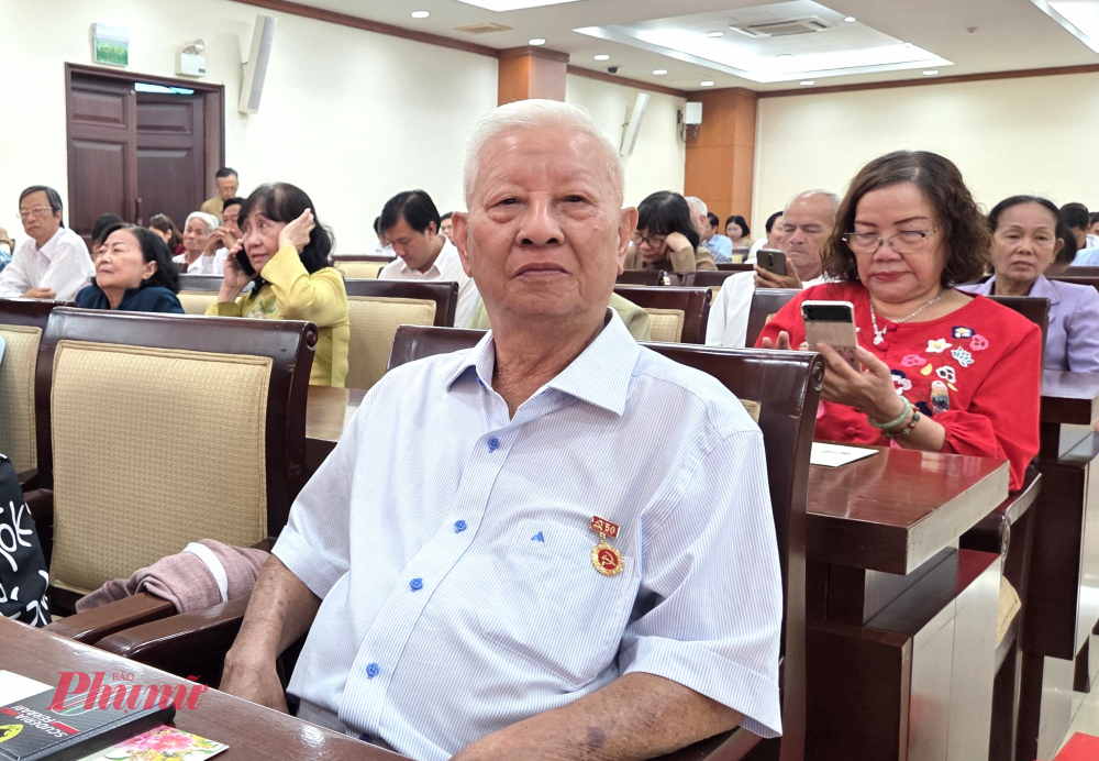  Ông Trần Xuân Môn (54 tuổi Đảng), Bt chi bộ KP7 phường Bình Thới  Làm bí thư cơ sở từ 1991. (82 tuổi)