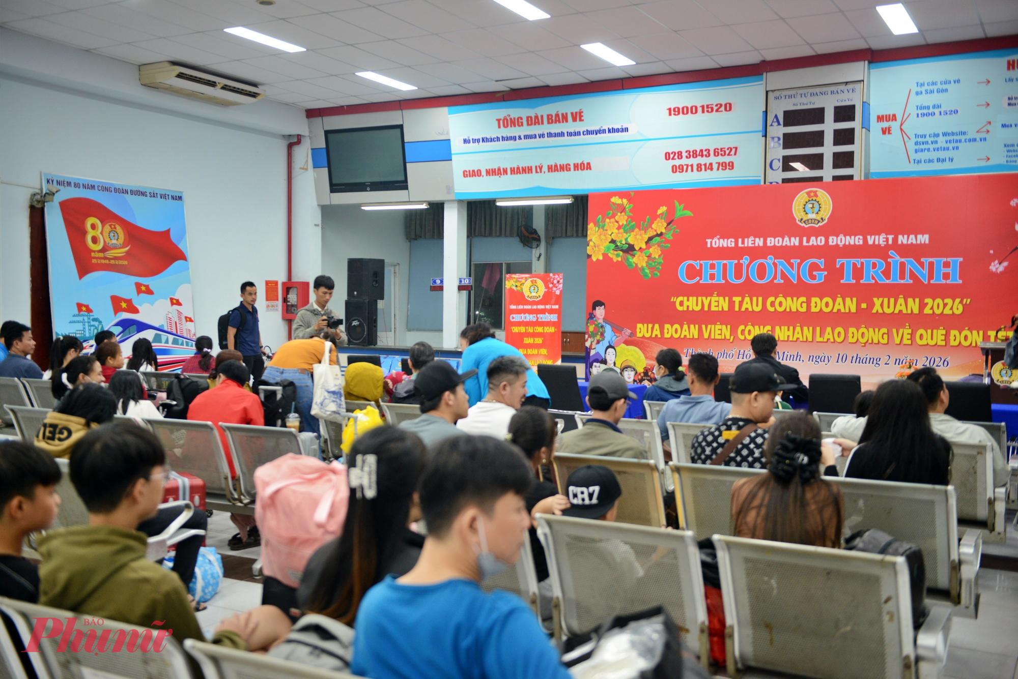 Sáng 10/2, tại Ga Sài Gòn, Tổng Liên đoàn Lao động Việt Nam tổ chức chương trình “Chuyến tàu Công đoàn - Xuân 2026”, hỗ trợ đoàn viên, người lao động về quê đón Tết Bính Ngọ.