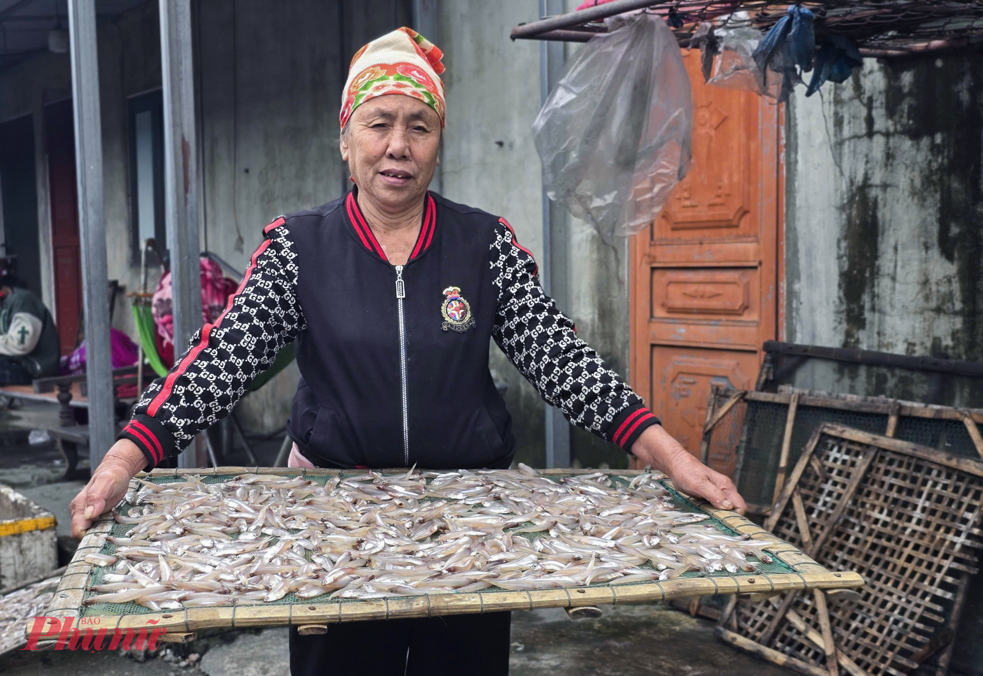 Cửa Lò hiện có hàng chục lò nướng cá, cung cấp ra thị trường hàng tấn cá nướng các loại từ, cá thu, cá thưởng, cá nục, các bạc má, cá trích... 