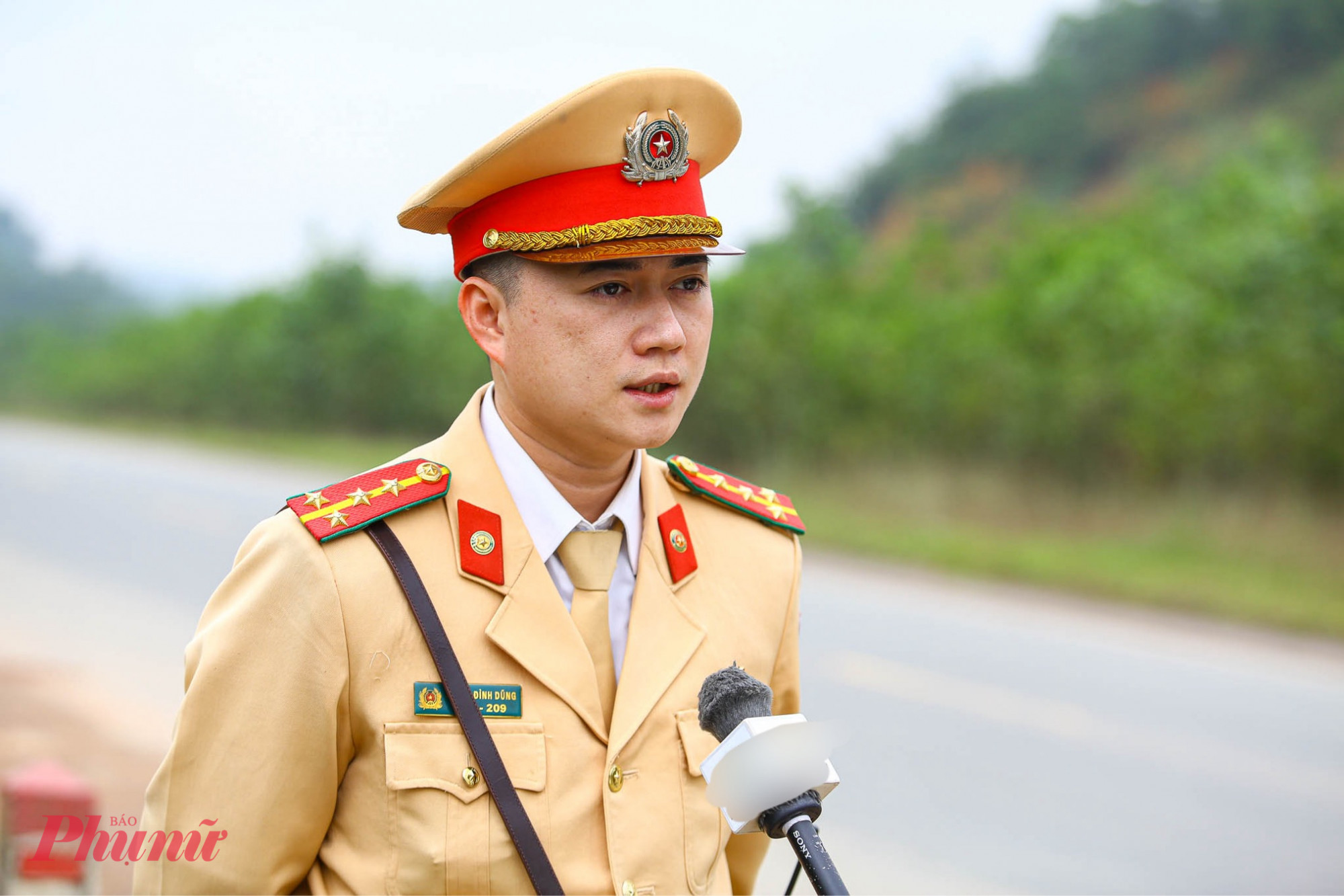 Đại uý Khuất Đình Dũng (Cán bộ đội CSGT số 11, Phòng CSGT Công an TP Hà Nội) chia sẻ: “Thực hiện kế hoạch của Công an TP Hà Nội trong công tác bảo đảm trật tự an toàn giao thông cao điểm Tết, đơn vị thường xuyên bố trí lực lượng sử dụng thiết bị nghiệp vụ kiểm soát chặt chẽ việc chấp hành các quy định về tốc độ trên các tuyến giao thông thuộc địa bàn quản lý. Bên cạnh đó, công tác kiểm soát nồng độ cồn cũng được duy trì thường xuyên liên tục nhằm phòng ngừa gây tai nạn do chạy quá tốc độ hoặc vi phạm nồng độ cồn gây ra”.