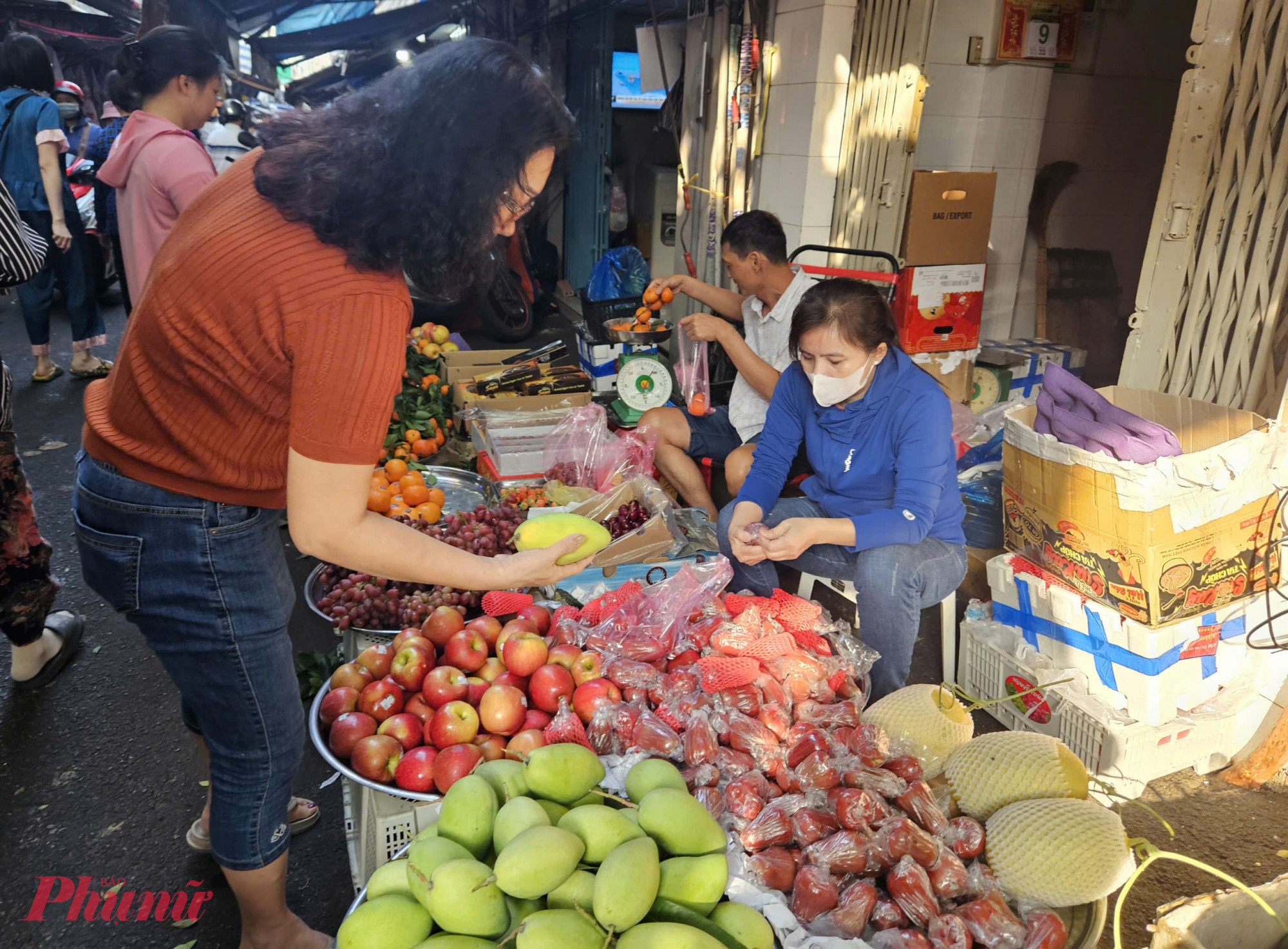 Giá nhiều loại trái cây đang tăng mạnh do nhu cầu mua sắm của người dân tăng lên 