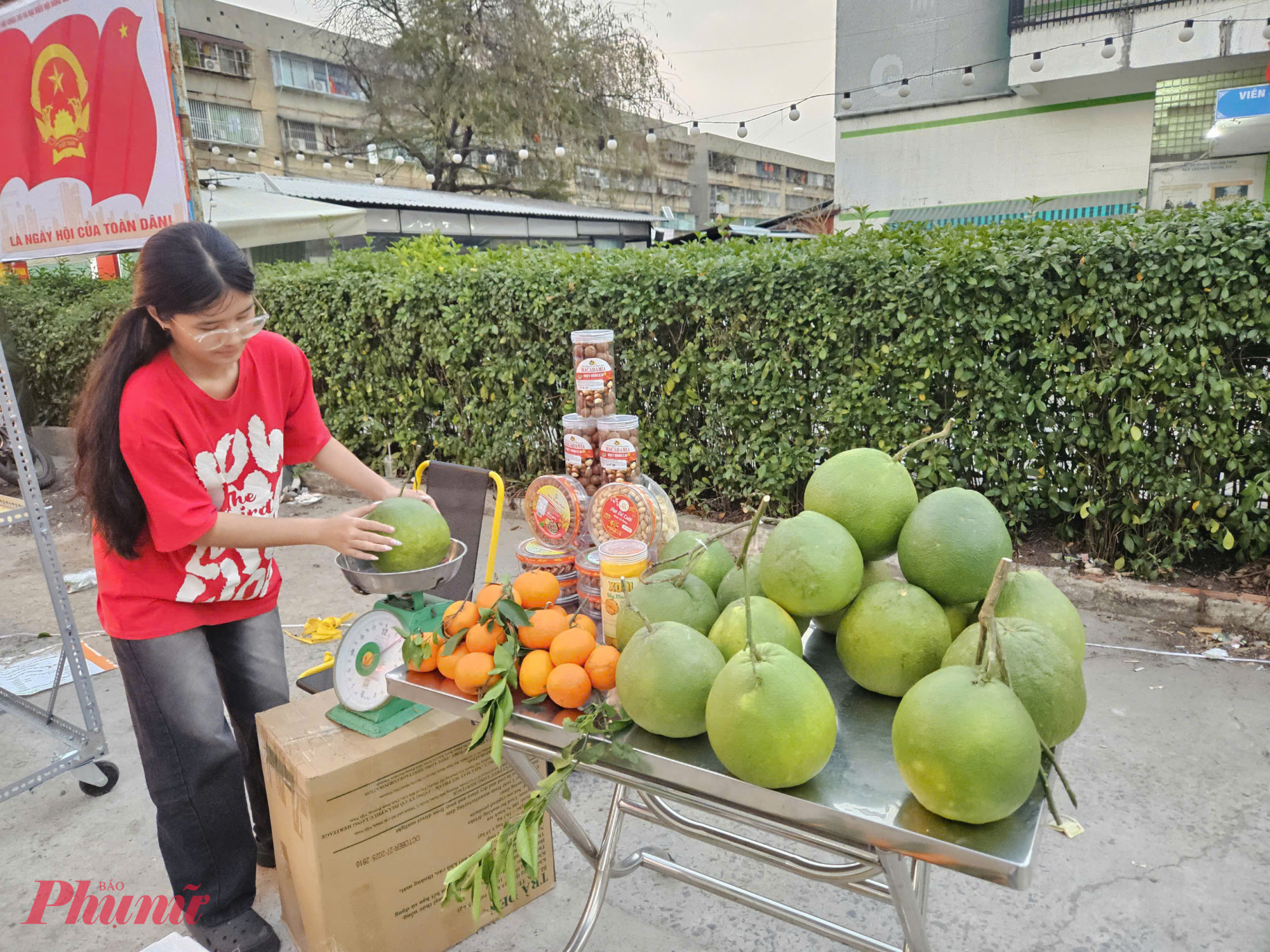 Bưởi da xanh không cành có giá 35.000 đồng/kg