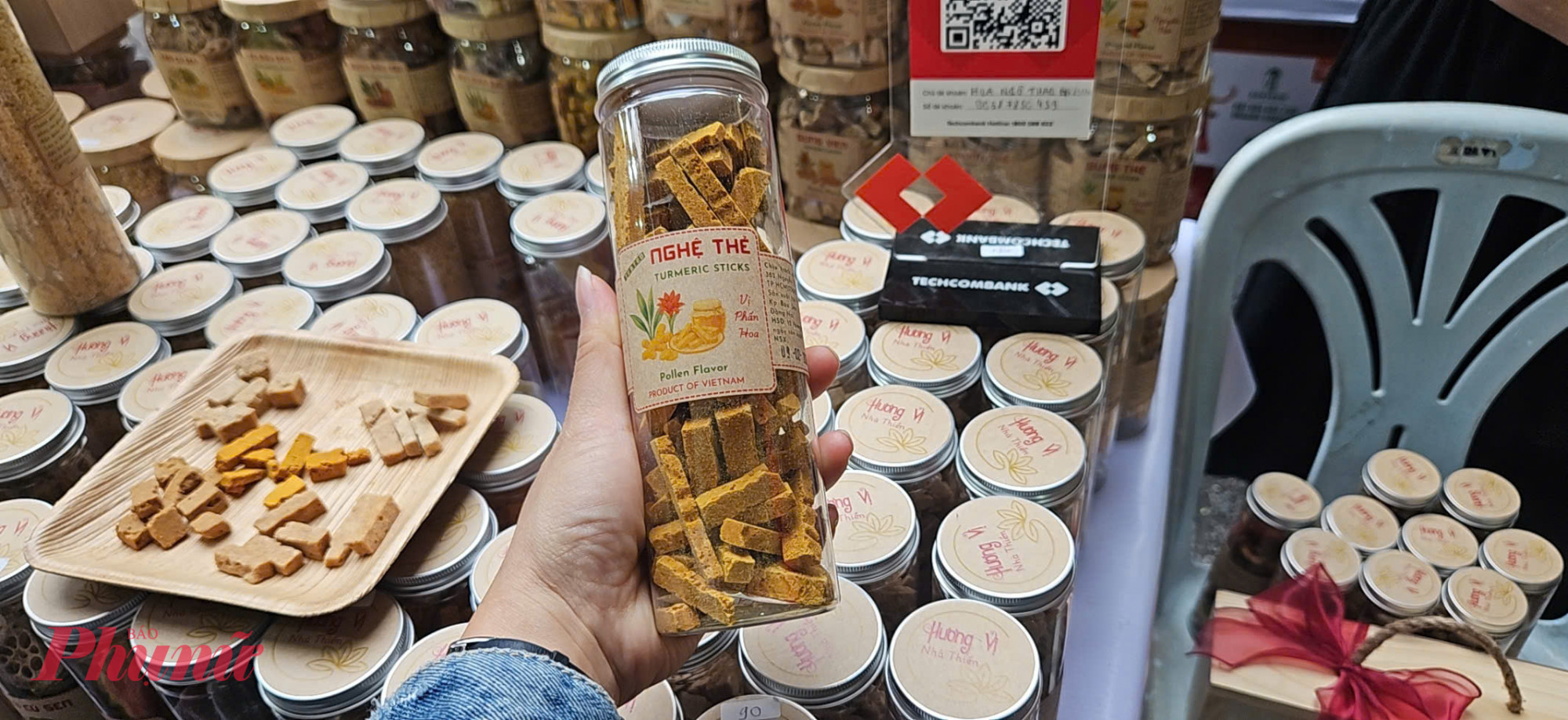 Nghệ thẻ sấy của Hộ kinh doanh Phan Ngọc Thanh - một trong những mặt hàng khởi nghiệp xanh được anh Hữu Long chọn mua.