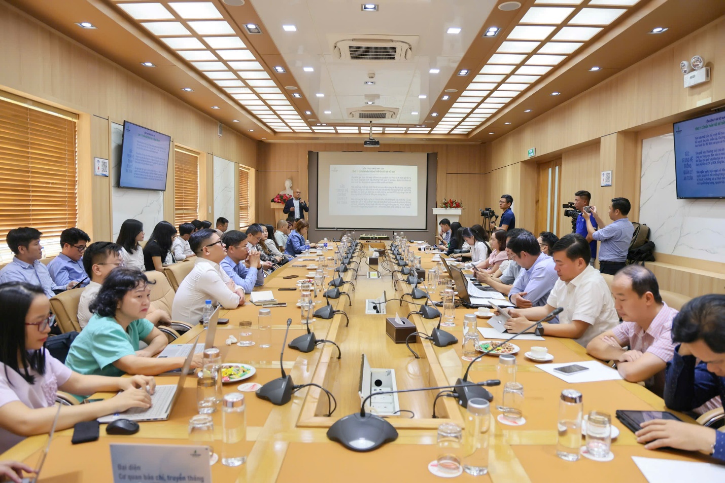 Đại diện PV GAS D thông tin về nguồn cung khí của doanh nghiệp cho thị trường Đông Nam Bộ - Ảnh: M.C