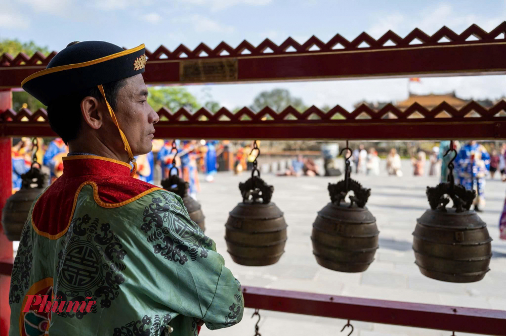 Ngày 11/2 (24 tháng Chạp năm Ất Tỵ), tại Đại Nội Huế, Trung tâm Bảo tồn di tích Huế đã thực hiện chương trình tái hiện Lễ Thiết triều Nguyên đán của triều Nguyễn.