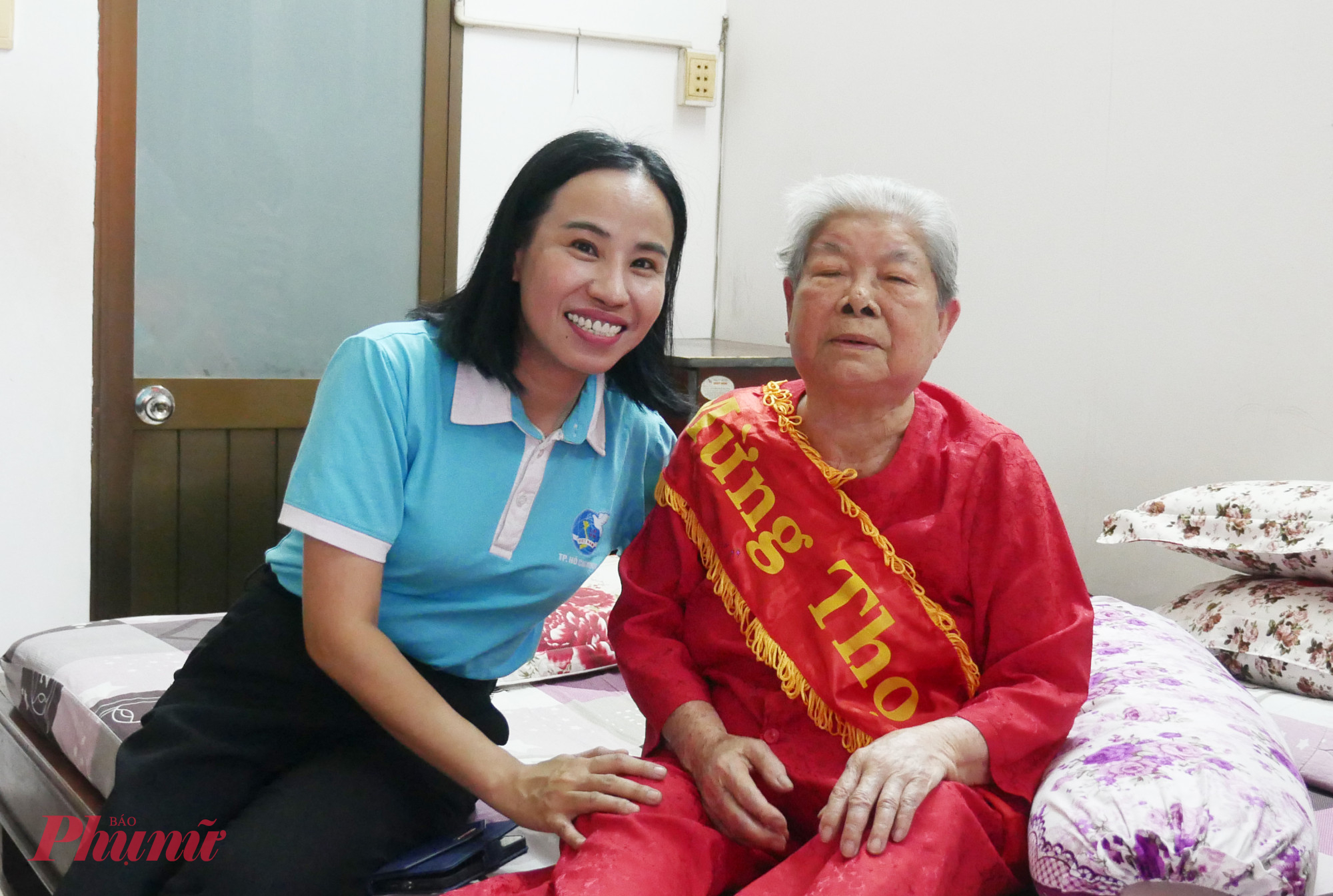 Bà Võ Ngọc Thanh Trúc gửi lời chúc tết, chúc sức khỏe, mong các cụ tiếp tục sống vui sống sẽ bên con cháu. 