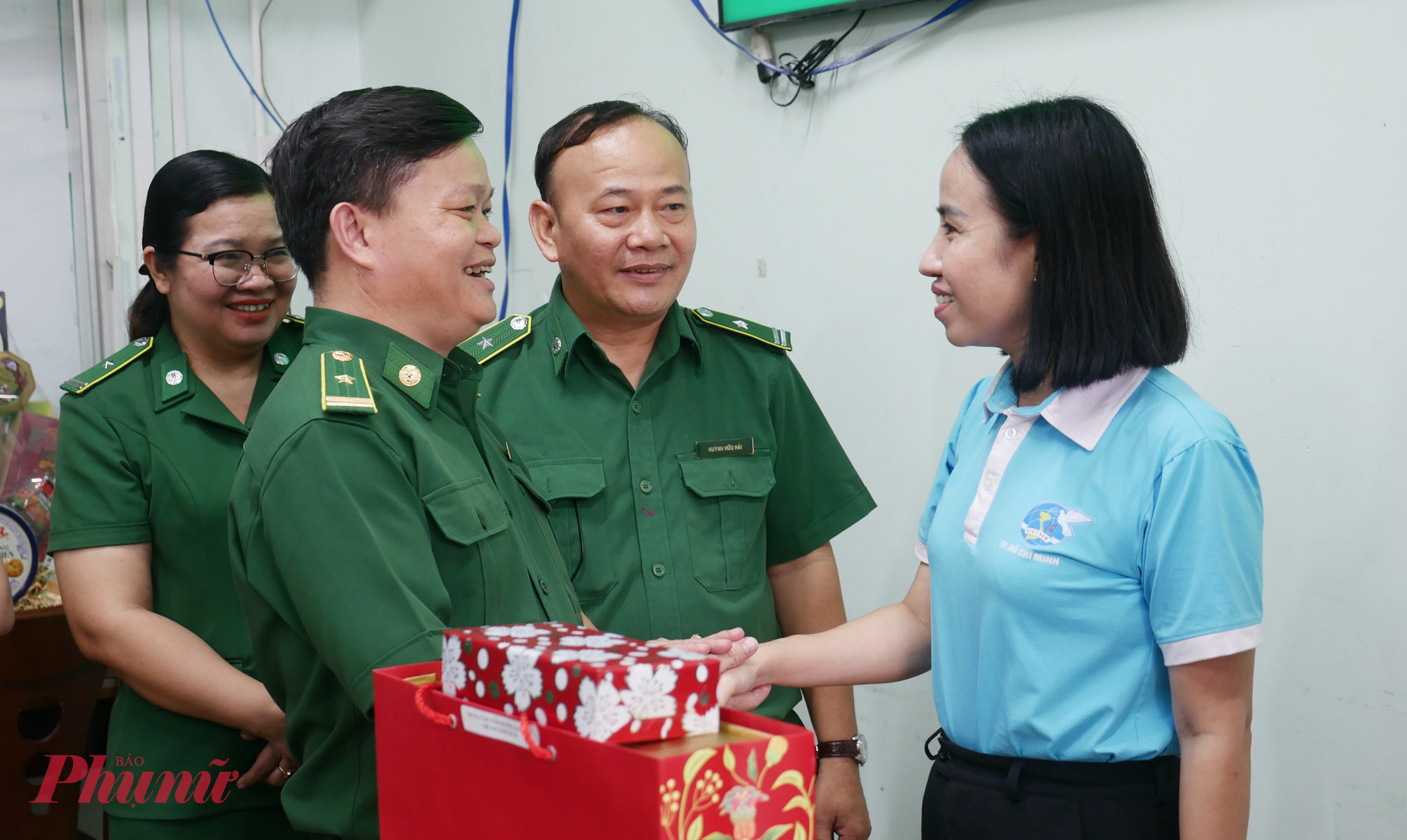 Tiếp đó, đoàn đến thăm Trung tâm Nuôi dưỡng bảo trợ trẻ em Linh Xuân – nơi tiếp nhận, quản lý, nuôi dưỡng, chăm sóc và chữa bệnh cho trẻ mồ côi bị nhiễm HIV/AIDS trên địa bàn TPHCM. 