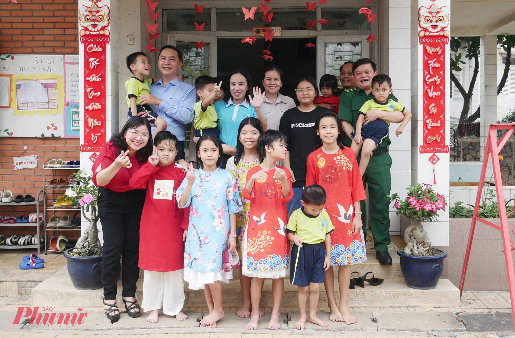 Đại diện Làng Thiếu niên Thủ Đức, ông Nguyễn Hữu Tài – Giám đốc Làng Thiếu niên Thủ Đức cho biết: Làng hiện đã được thành lập được 47 năm. nơi đây đặc biệt tổ chức nuôi dưỡng các trẻ theo mô hình gia đình. Hiện Làng Thiếu niên đang nuôi dưỡng, chăm sóc 267 trẻ mồ côi, khó khăn từ sơ sinh đến 16 tuổi. Đặc biệt, đối với các em đậu đại học, sẽ được đơn vị này nuôi dưỡng đến hết năm 22 tuổi.  Ông cũng đặt biệt gửi lời cảm ơn đến lãnh đạo thành phố và phường Thủ Đức đã luôn quan tâm, tạo điều kiện để đơn vị ngày càng phát triển, đảm bảo công tác nuôi dưỡng, chăm sóc trẻ. 