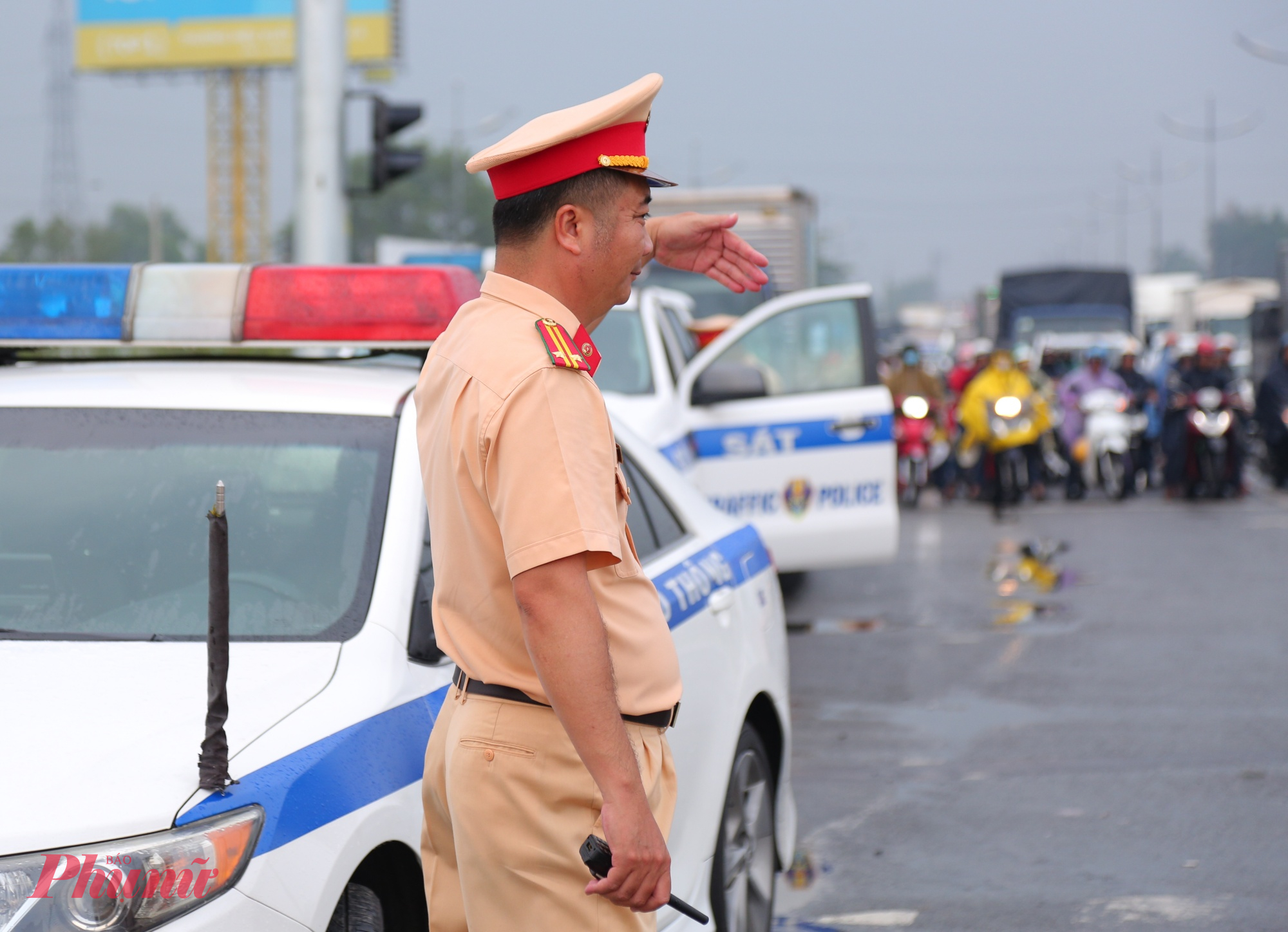 Thông qua hình ảnh truyền trực tiếp, chỉ huy có thể nhanh chóng phát hiện các điểm ùn ứ, kịp thời điều chỉnh chu kỳ đèn tín hiệu và phân công lực lượng đến xử lý. Nhờ đó, nhiều đoạn ùn tắc được giải tỏa sớm, tránh tình trạng kẹt xe kéo dài nhiều giờ.