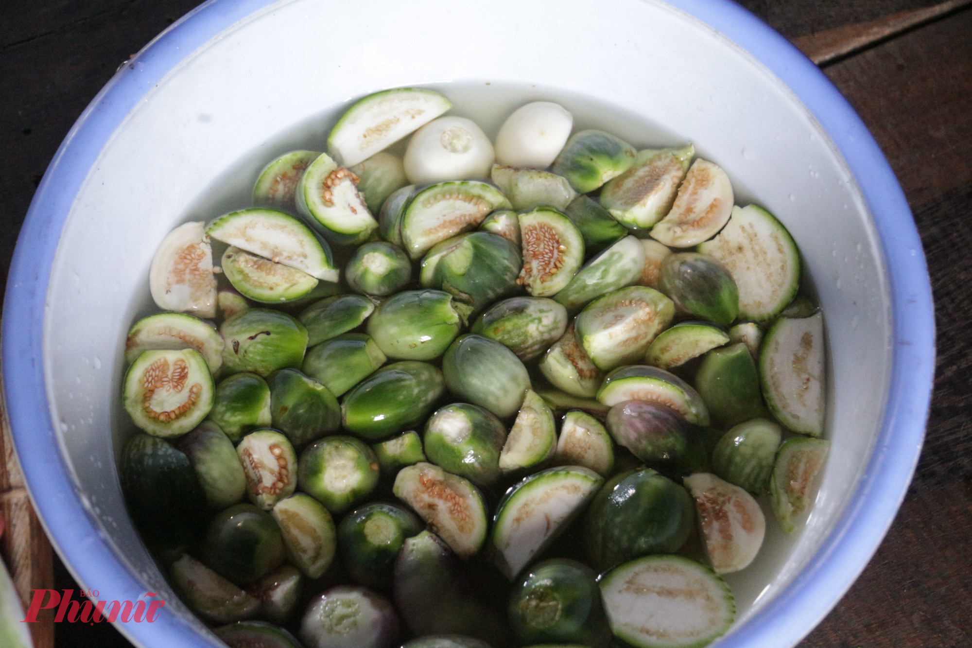 Hương tết dưới mái nhà dài Ê Đê Các nguyên liệu dân dã được người Ê Đê dùng để chế biến các món ăn truyền thống trong những ngày Tết