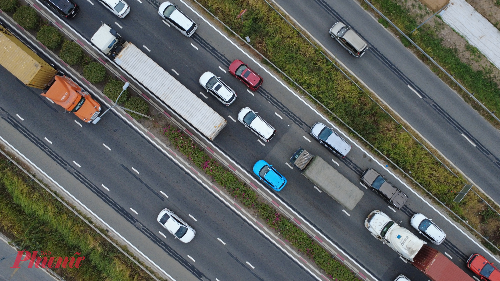 Chiều đi Đồng Nai kẹt xe kéo dài, còn chiều ngược lại thông thoáng.