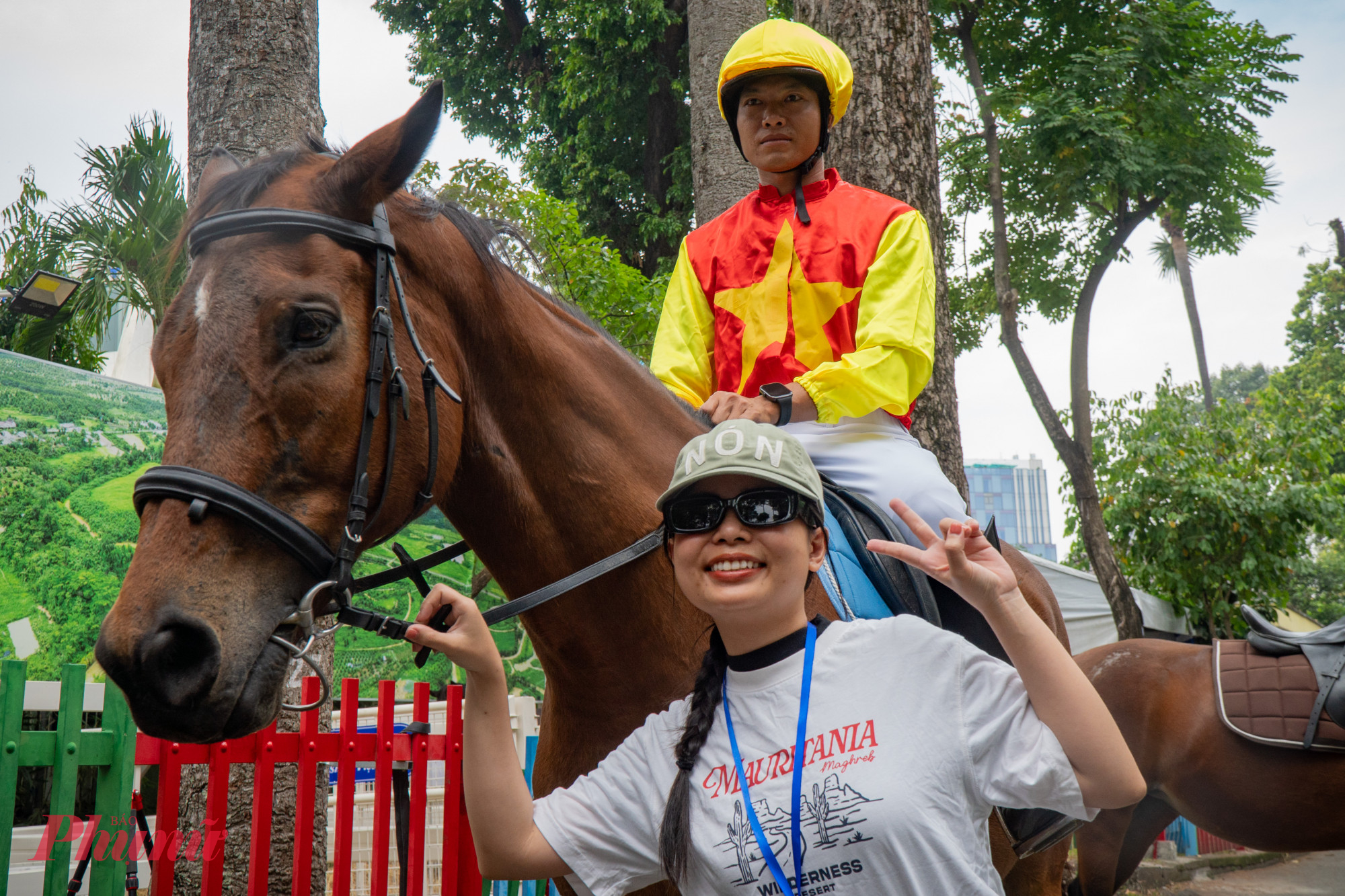  “Nếu điều kiện cho phép thì các VĐV cũng sẽ trình diễn phi ngựa cho người dân chiêm ngưỡng và cho người dân đến giao lưu chụp ảnh cùng”, một VĐV trình diễn ngựa chia sẻ.