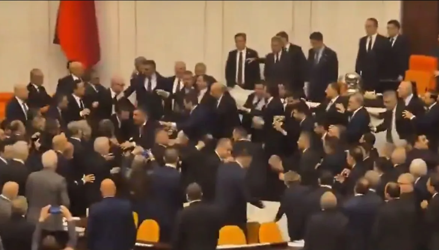 Khung cảnh ho64b loạn