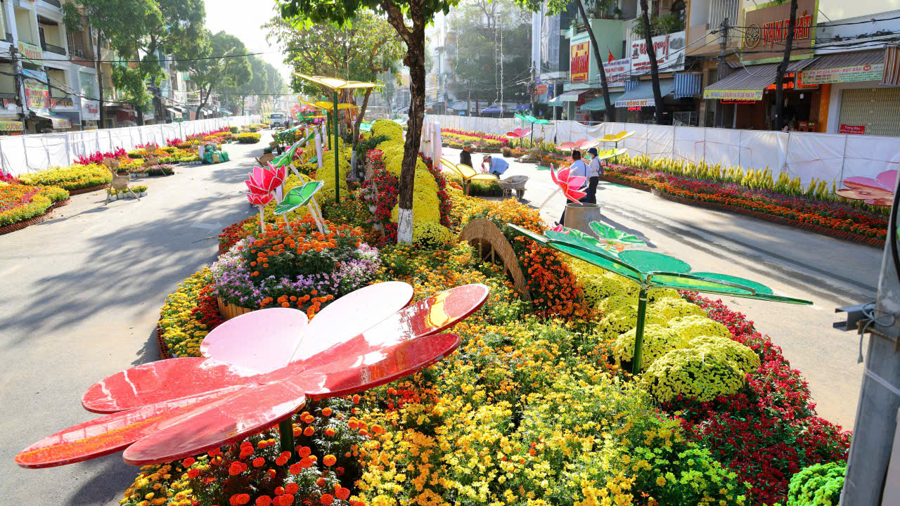  Đường hoa nghệ thuật có tổng chiều dài khoảng 310 mét... Ảnh: Trung Phạm