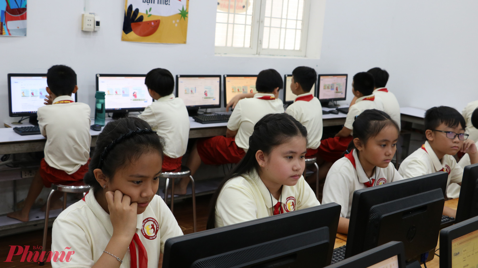 Học sinh Trường tiểu học Hiệp Tân tham gia hoạt động mừng xuân - Ảnh: Trang Thưi