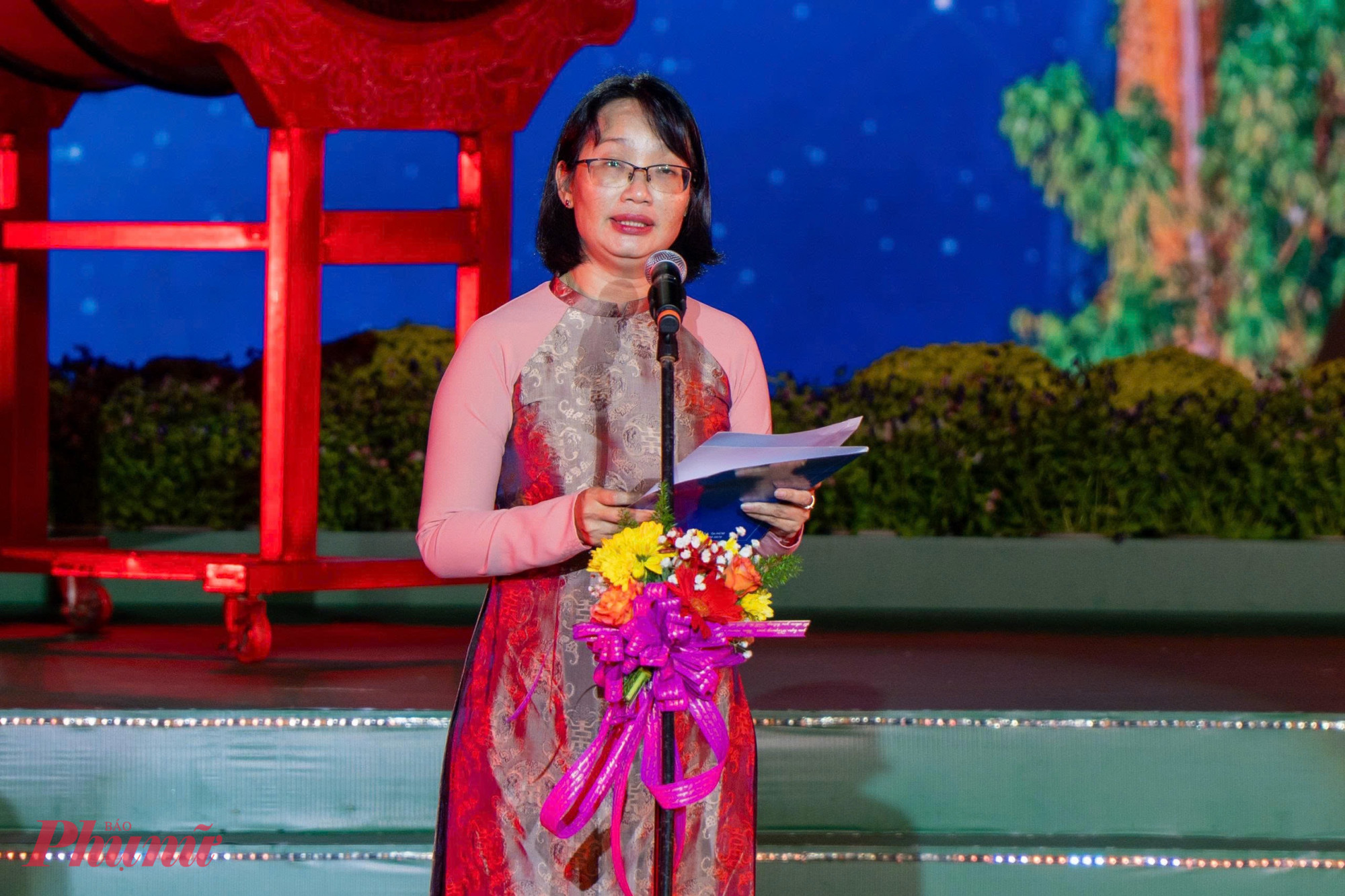 Giữa lòng thành phố, rực rỡ chợ hoa xuân trên bến dưới thuyến Bà Trần Thị Diệu Thúy – Phó Chủ tịch UBND TPHCM phát biểu khai mạc không gian 'Trên bến, dưới thuyền tối 12/2.