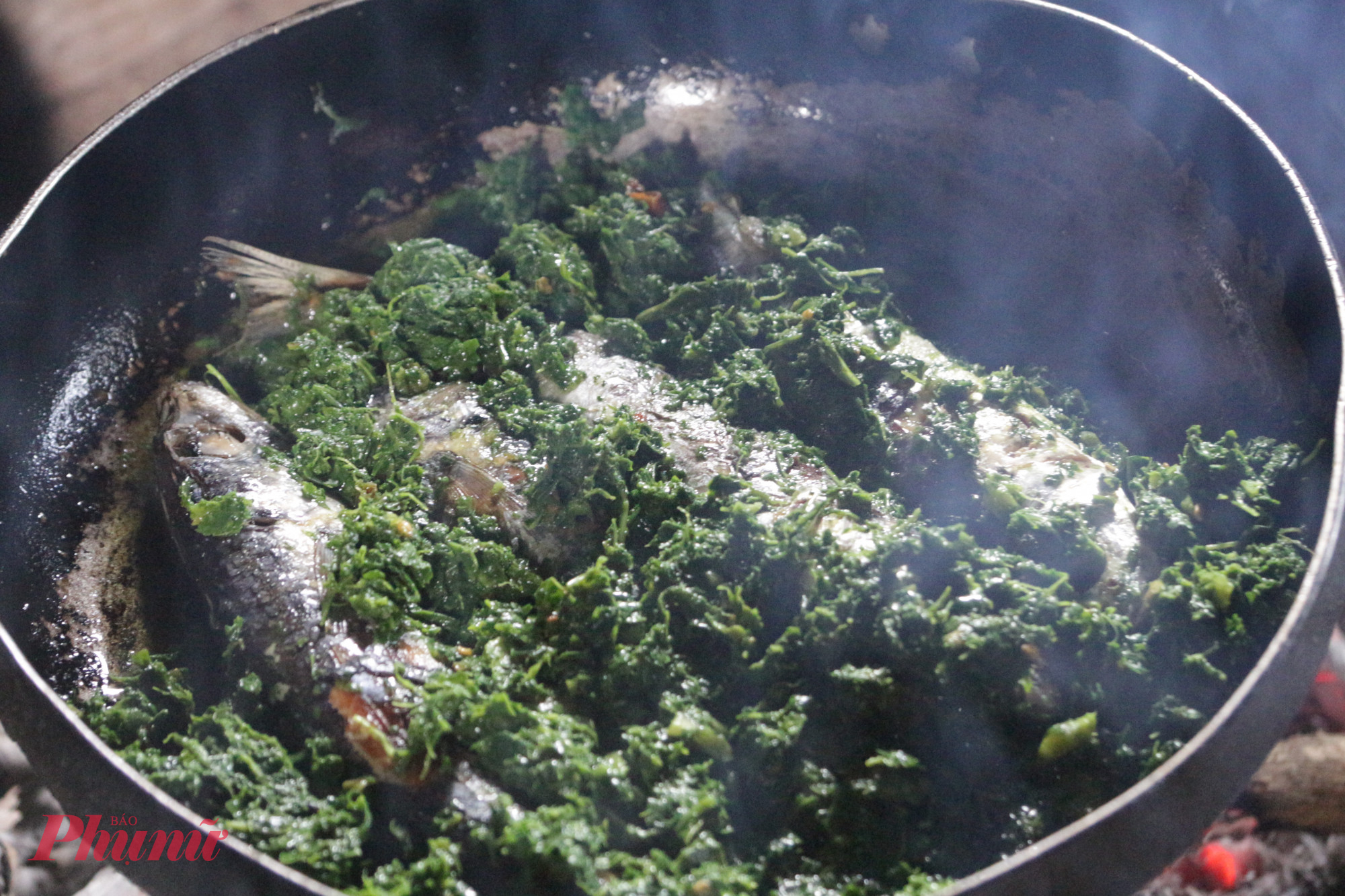 Hương tết dưới mái nhà dài Ê Đê Món cá hấp xào lá mì hấp dẫn trong những ngày Tết