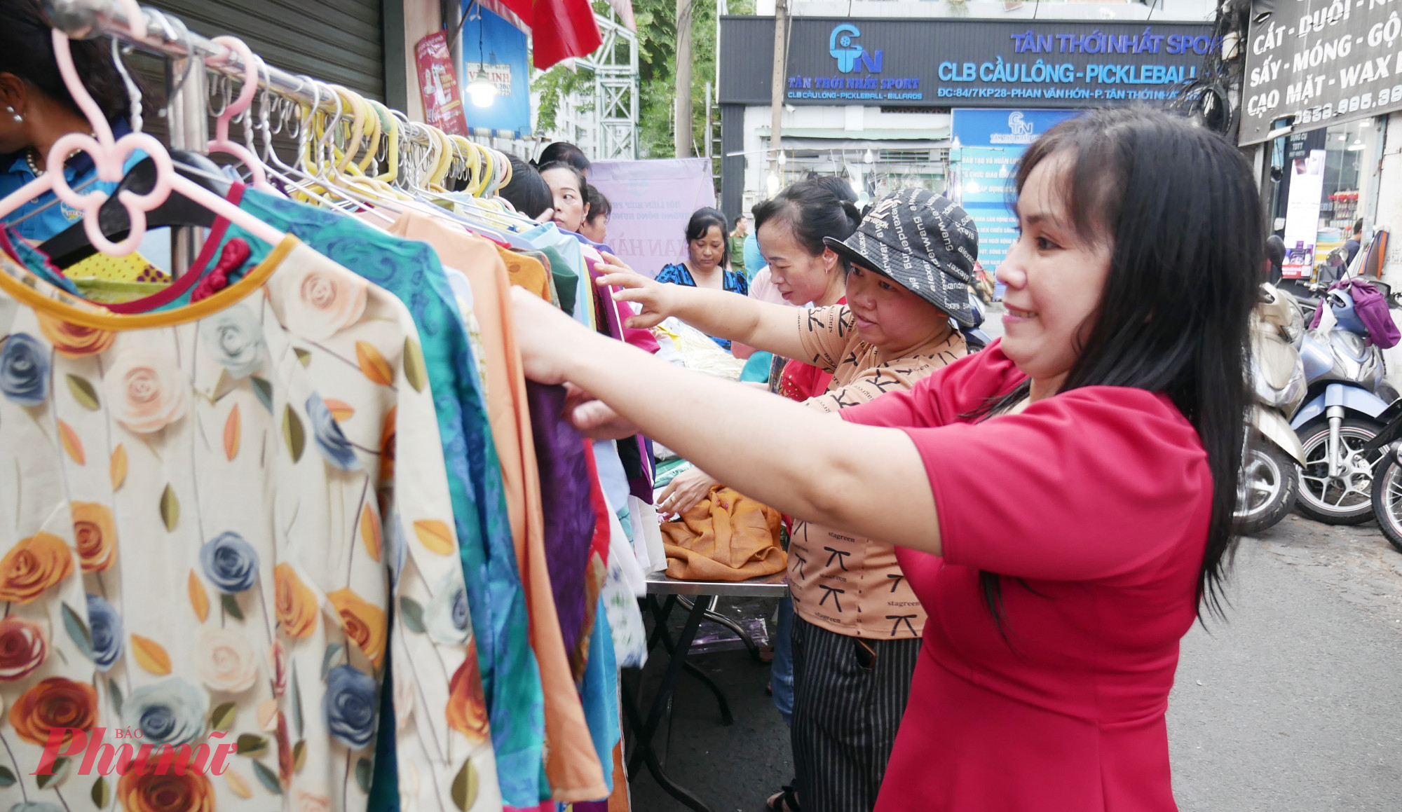 Gian hàng áo dài yêu thương được các đơn vị thực hiện tại chương trình 