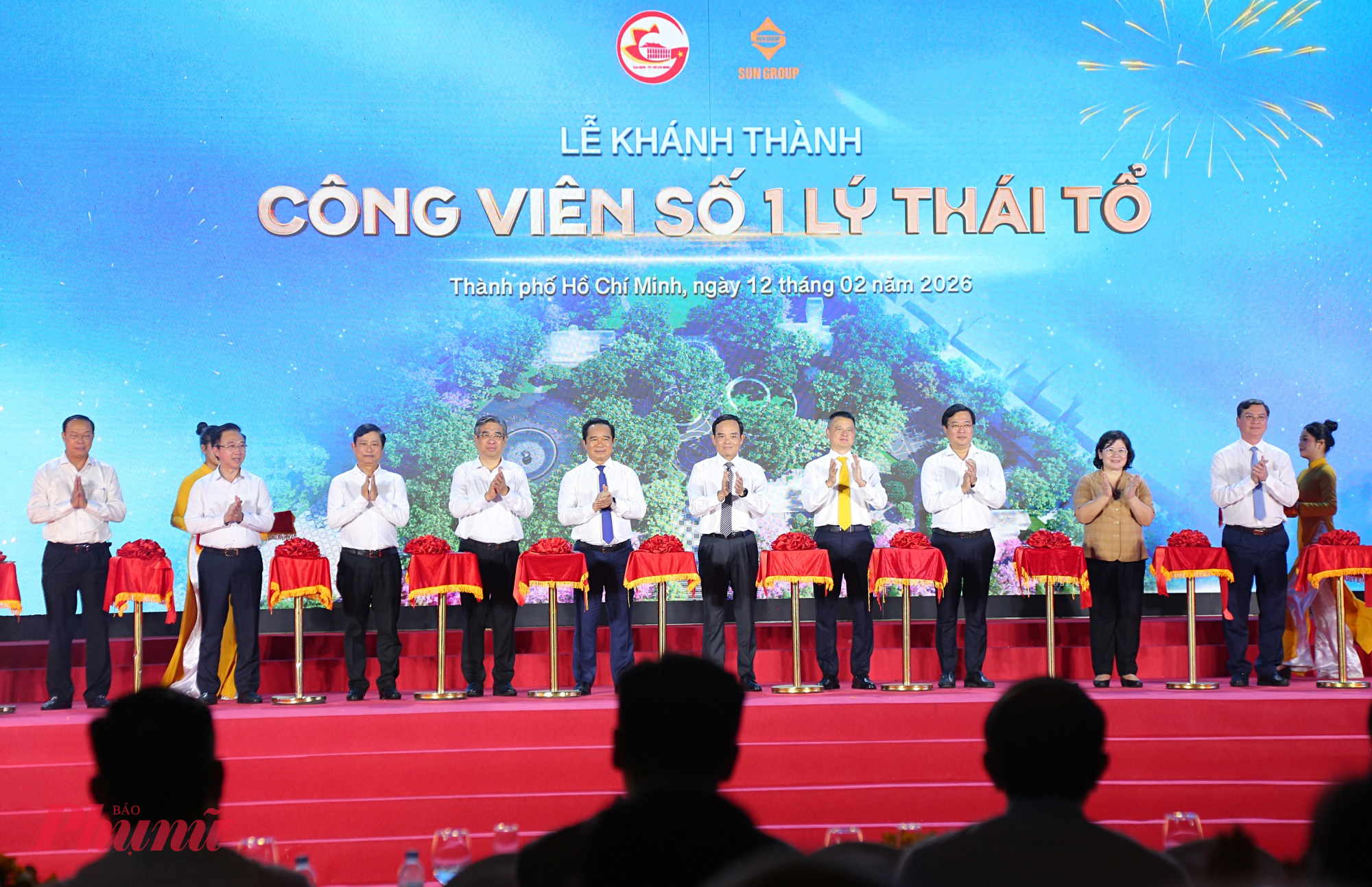 Lãnh đạo TPHCM cắt băng khánh thành công viên số 1 Lý Thái Tổ