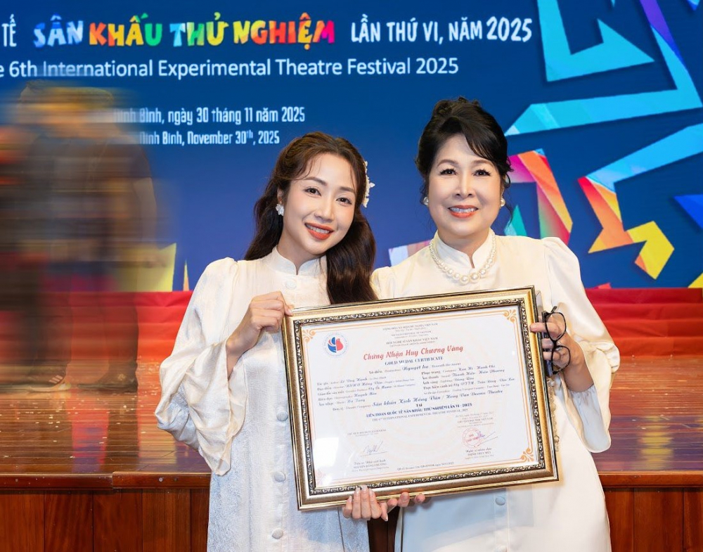 NSND Hồng Vân và NSƯT Ốc Thanh Vân