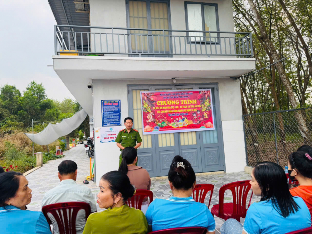 Chi hội Phụ nữ đã phối hợp với đơn vị công an tổ chức tuyên truyền các nội dung thiết thực như giữ gìn an ninh trật tự, phòng cháy chữa cháy, phòng chống ma túy