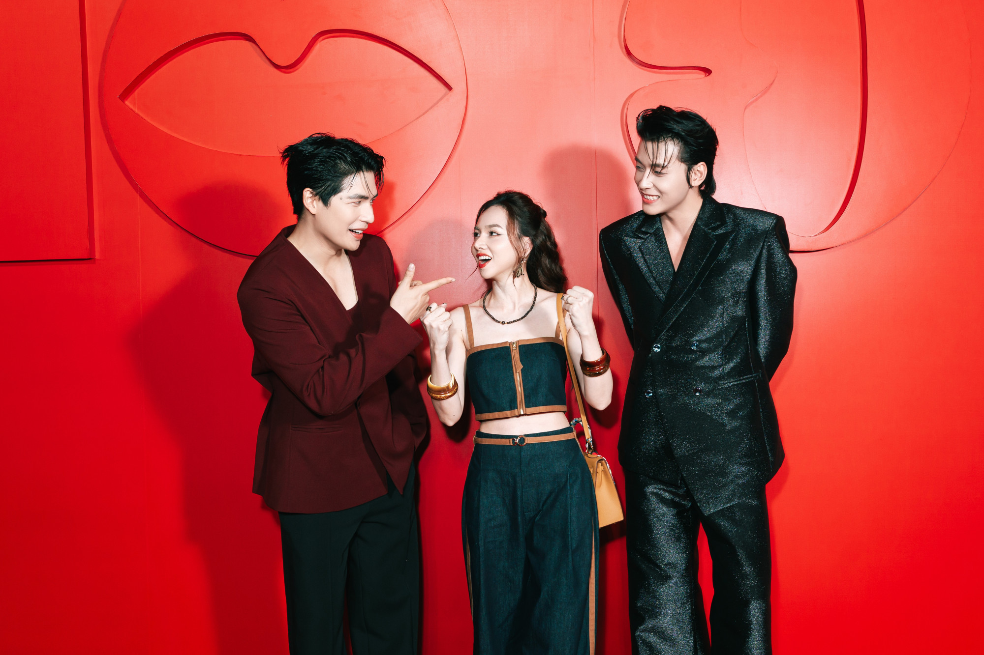 Nữ diễn viên Đinh Ngọc Diệp (giữa) cũng tham gia một vai cameo trong Thỏ ơi!!