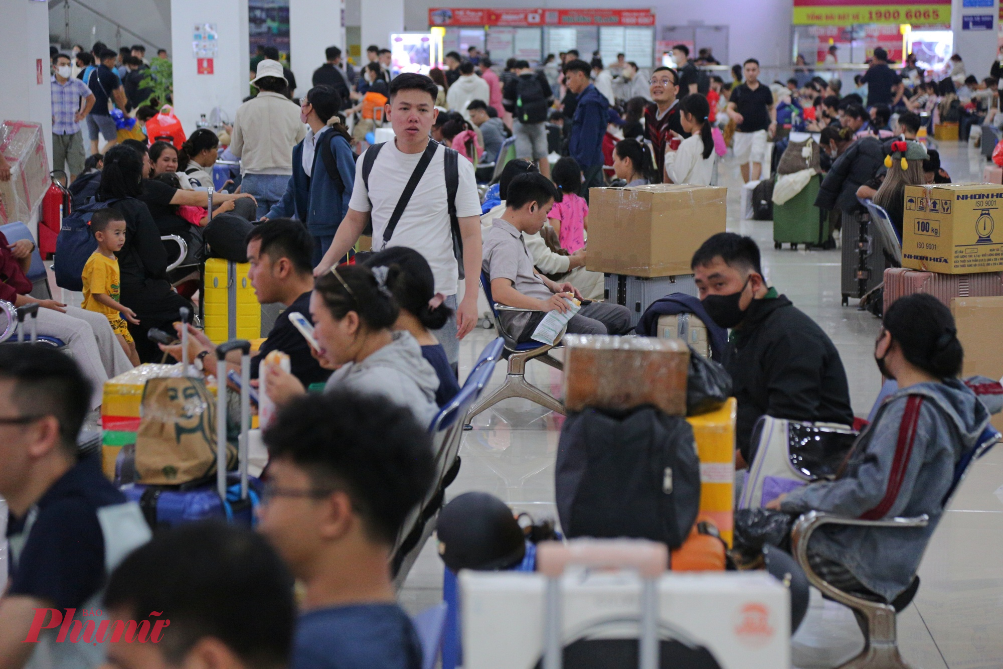 Dịp Tết Bính Ngọ 2026, bến xe Miền Đông mới đã tăng cường nhiều tiện ích nhằm phục vụ hành khách tốt hơn. Trong đó có hệ thống thang máy, thang cuốn, máy lạnh hoạt động ổn định; khu nhà ga được trang trí thêm cây xanh tạo không gian thông thoáng