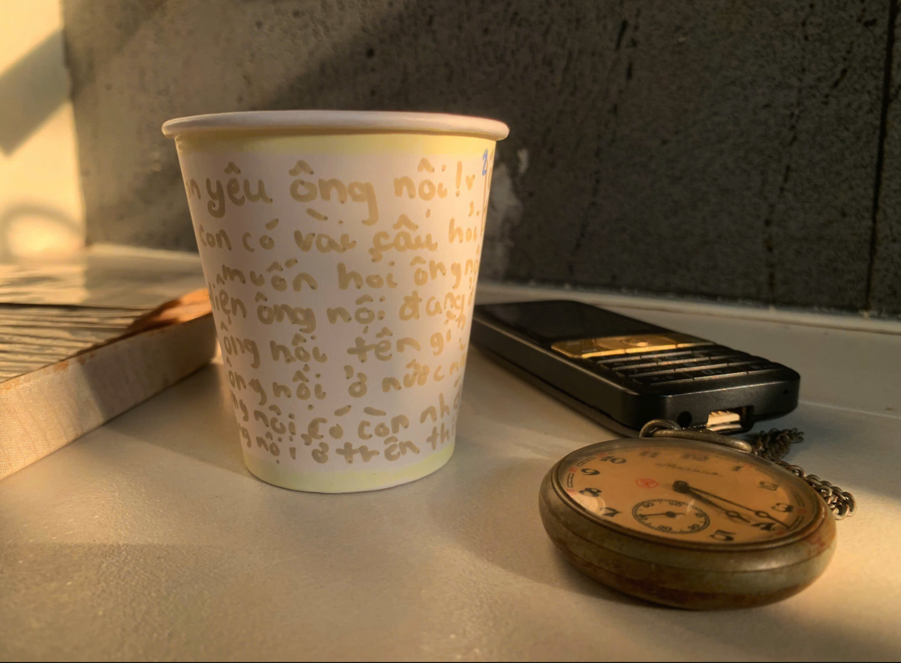 Lá thư đặc biệt bé Noel gửi ông nội đã đi xa - Ảnh: Nghĩa Phạm