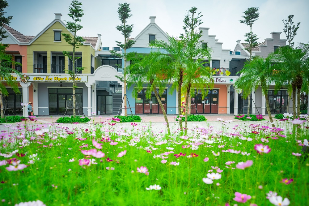 Ecopark tràn ngập sắc hoa tại các đại đô thị khắp 3 miền dịp tết Bính Ngọ 2026 Khu thương mại dịch vụ Eco Bazaar được trang hoàng rực rỡ bởi nhiều sắc hoa