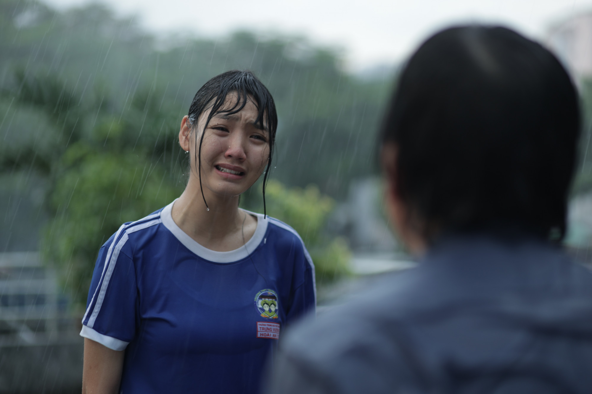 Ở tuổi 18 Đoàn Minh Anh cho thấy sự trưởng thành trong diễn xuất ở những cảnh tâm lý nặng