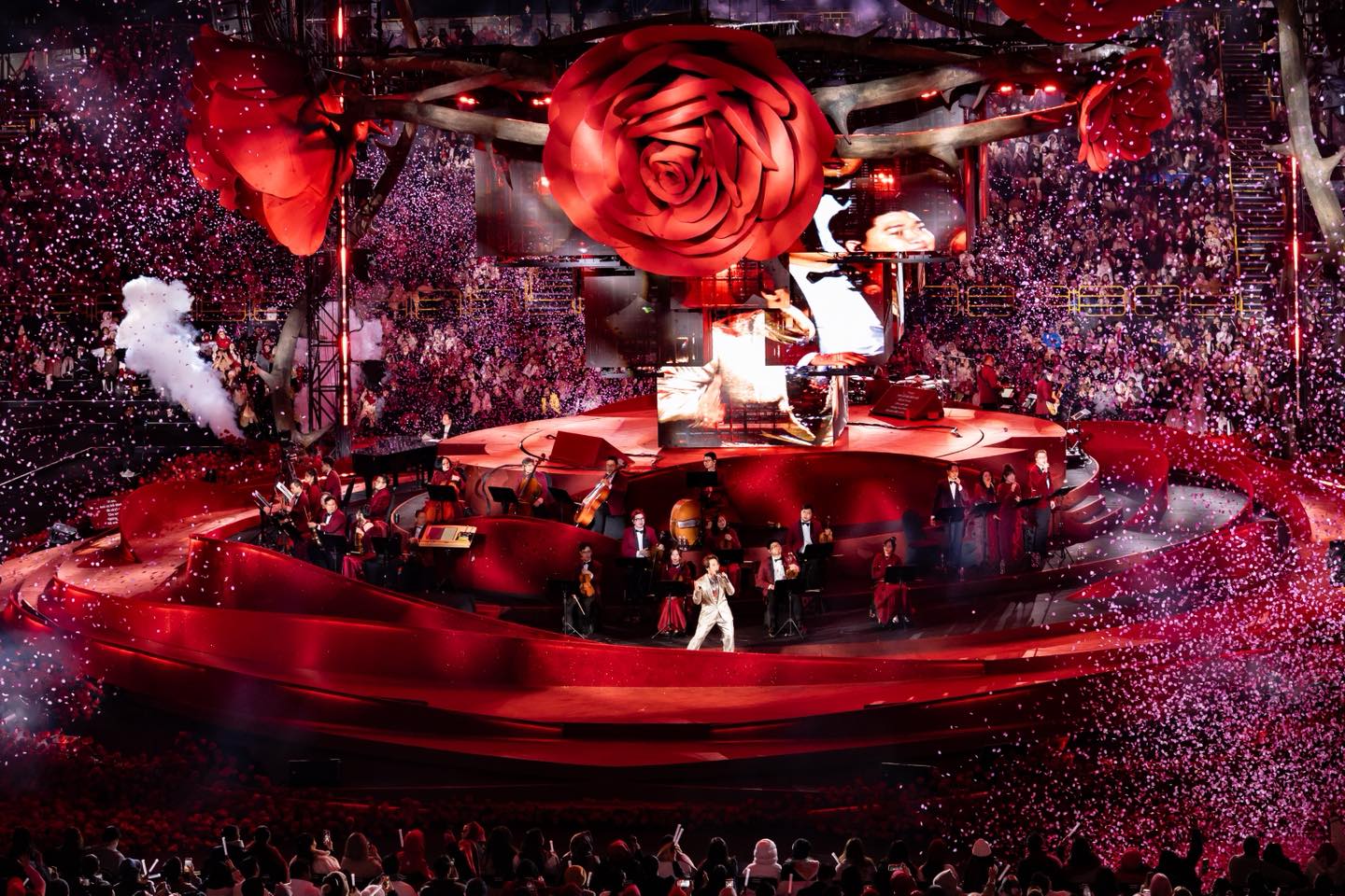 Sân khấu mỗi đêm nhạc cá nhân đều được Hà Anh Tuấn 