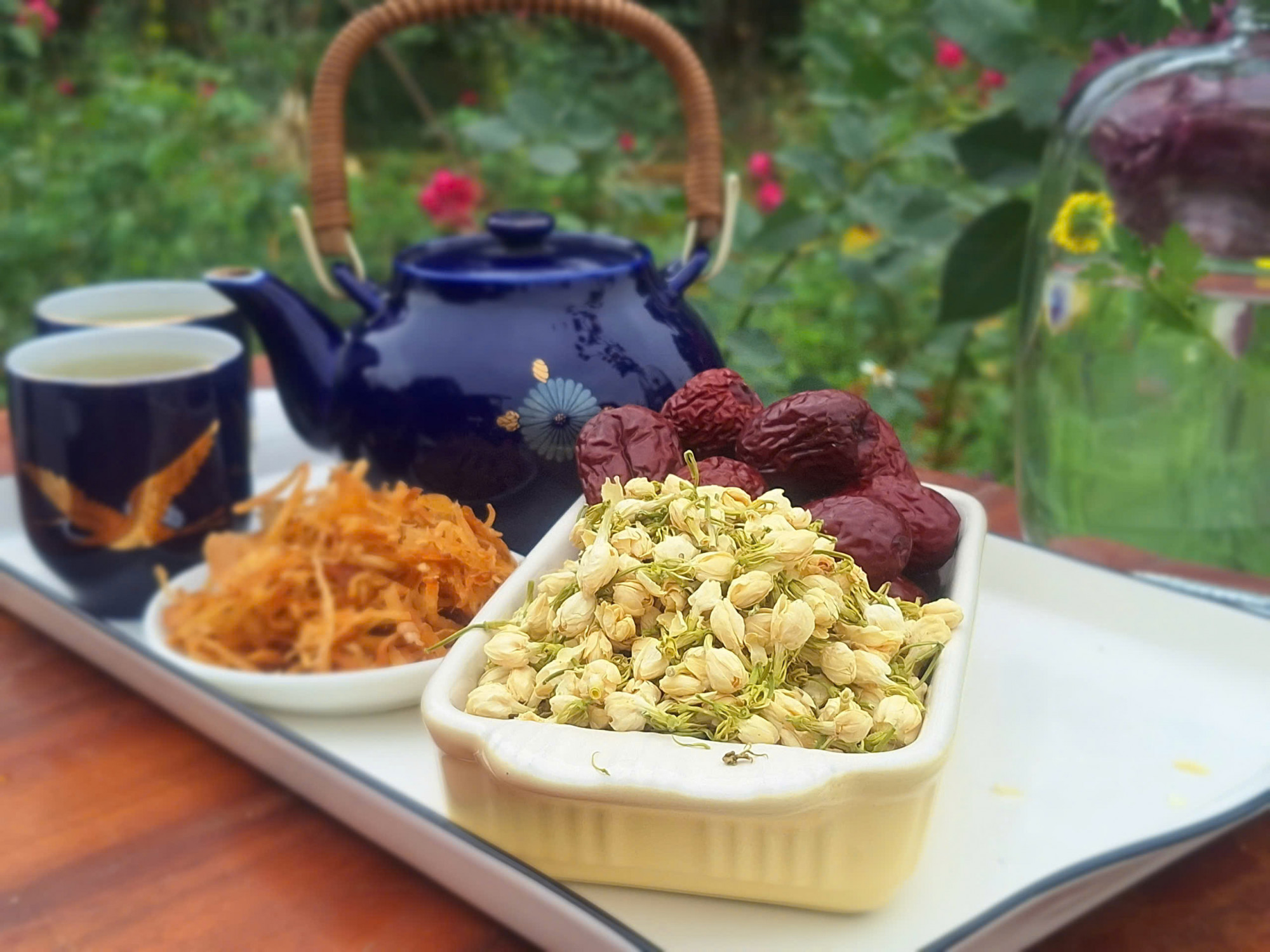 Trà hoa lài phù hợp với không khí tươi mới của buổi sớm mai mùa xuân. Ảnh: An Hà