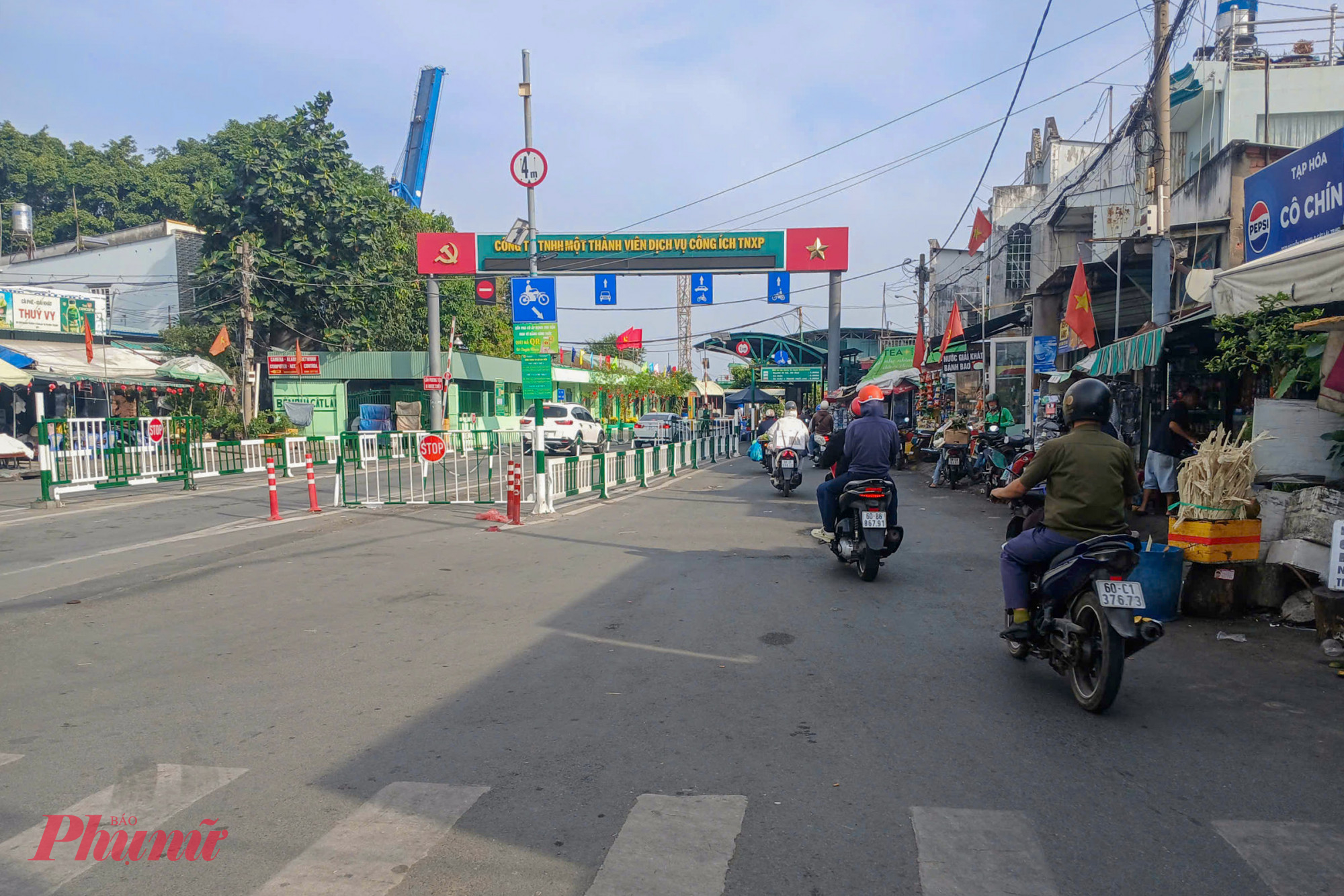 Ghi nhận tại phà Cát Lái (phường Cát Lái), dù đã đến cuối giờ chiều nhưng chiều bên phía TPHCM vẫn chưa xảy ra hiện tượng ùn ứ kéo dài.