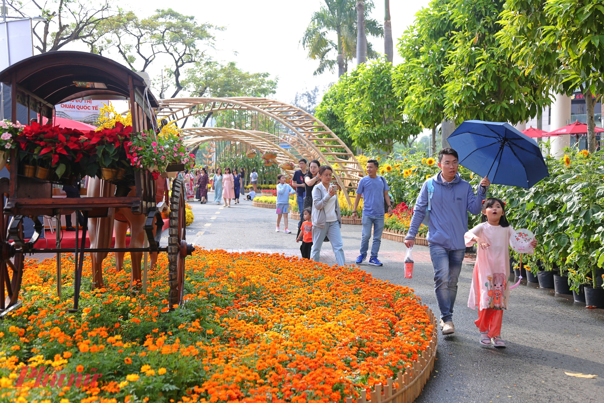 Nhiều em nhỏ trầm trồ thích thú vì các tiểu cảnh được dựng lên như thật.