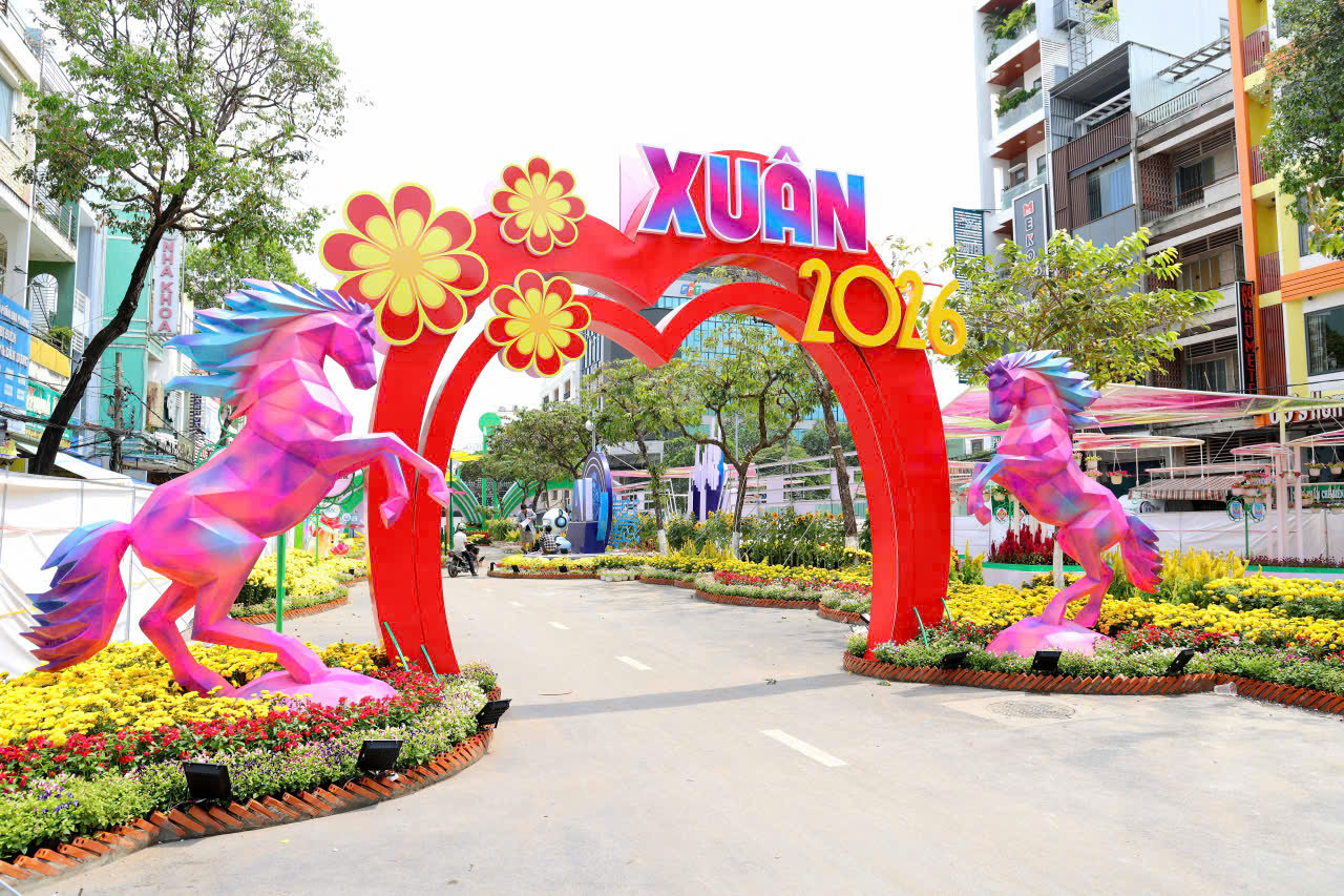 mã đáo thành công cưỡi trên sóng hoa