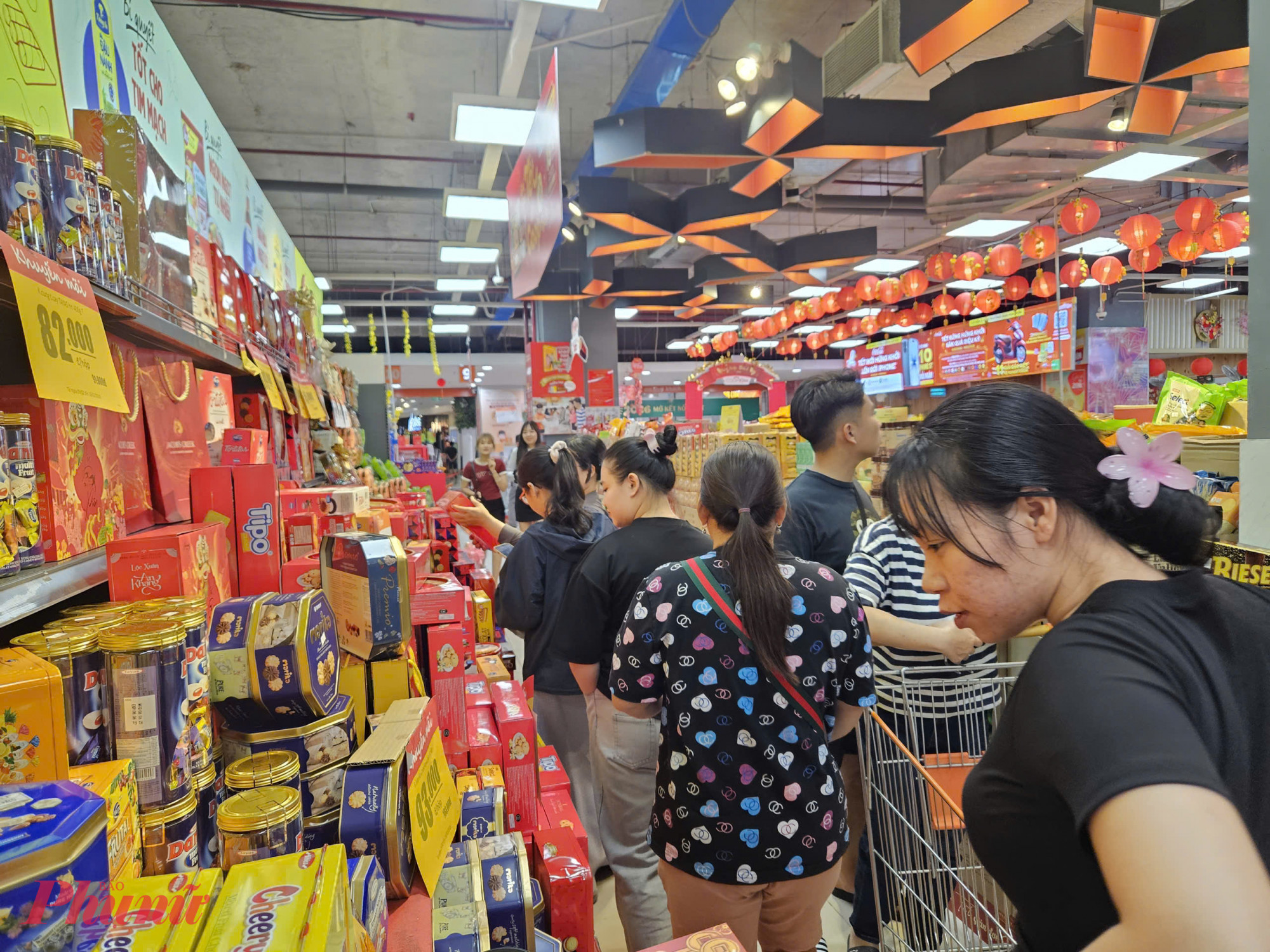 Các mặt hàng bánh kẹo ghi điểm với khách mua sắm nhờ mẫu mã mới và bao bì bắt mắt.