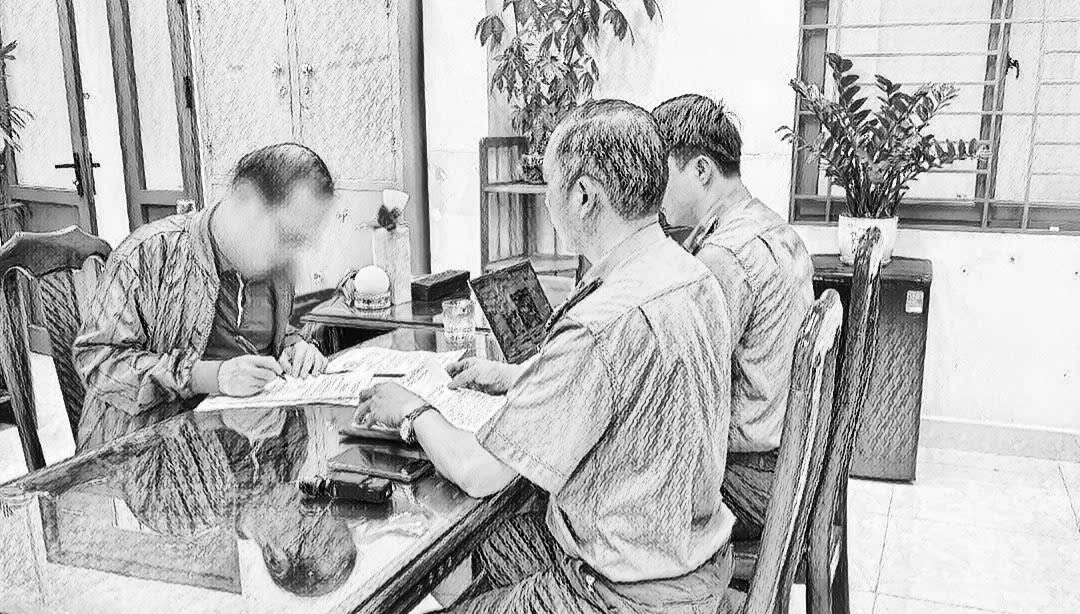 Cơ quan công an làm việc với ông H_Ảnh: Công an Đà Nẵng.