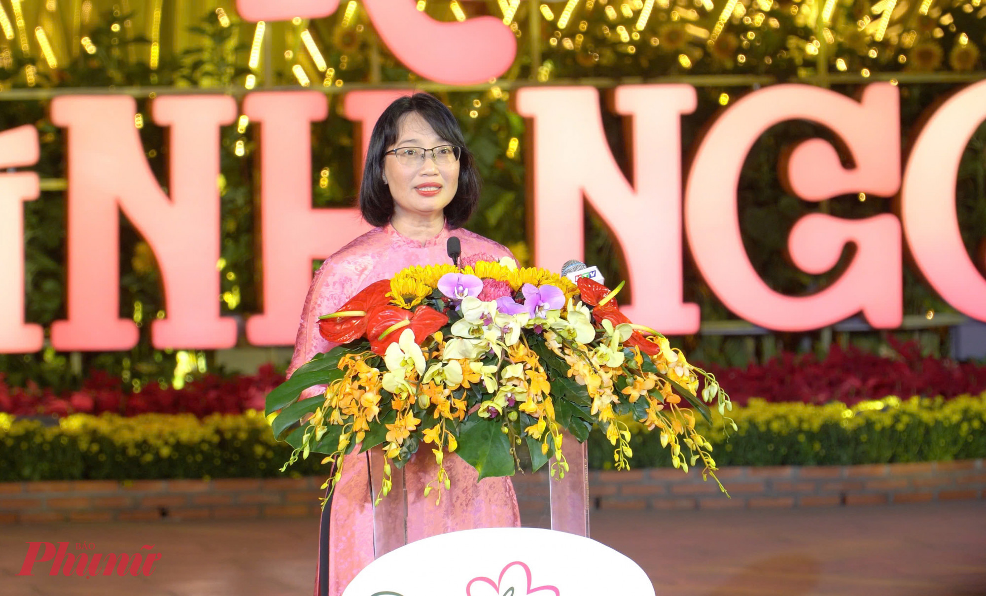 Bà Trần Thị Diệu Thuý - Phó Chủ tịch UBND TPHCM phát biểu khai mạc đường hoa Nguyễn Huệ 2026.