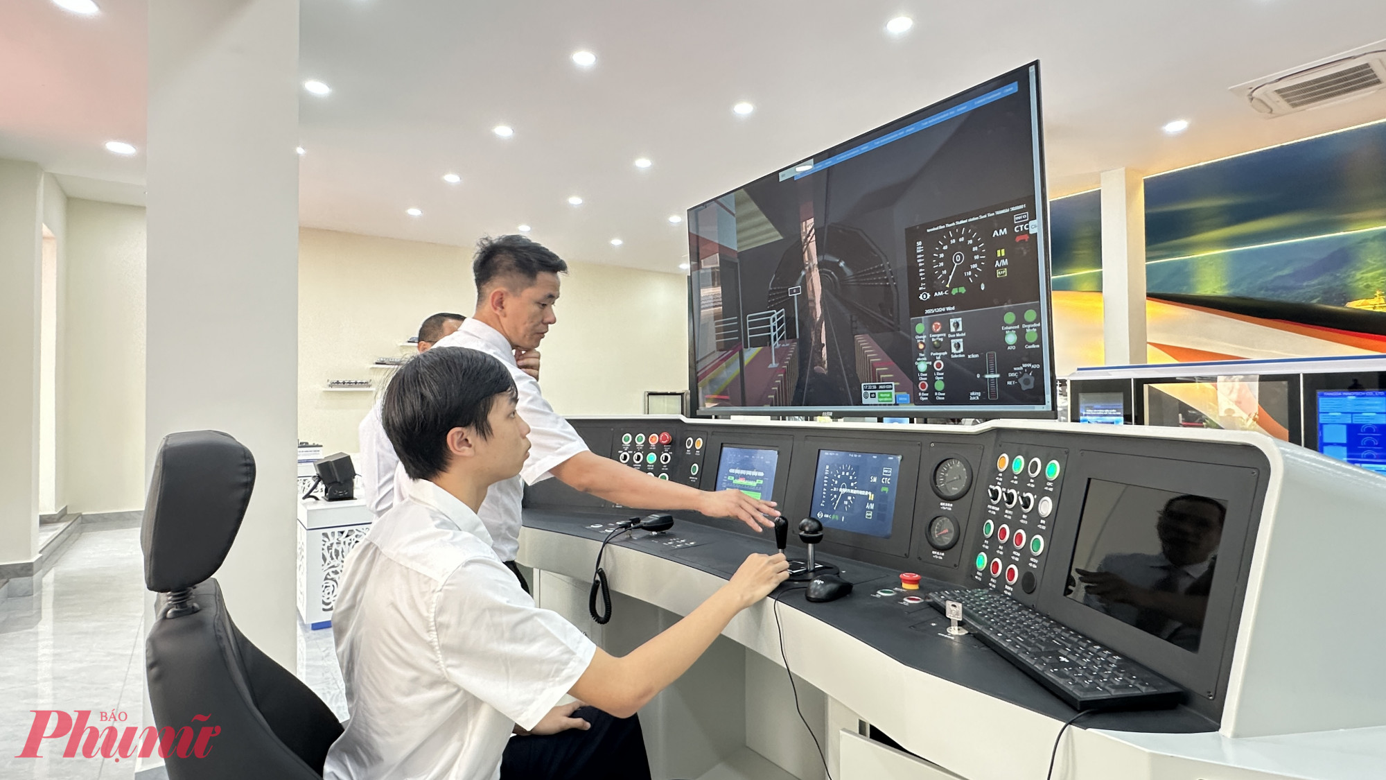 Sinh viên Trường đại học Giao thông vận tải TPHCM vận hành thử mô hình