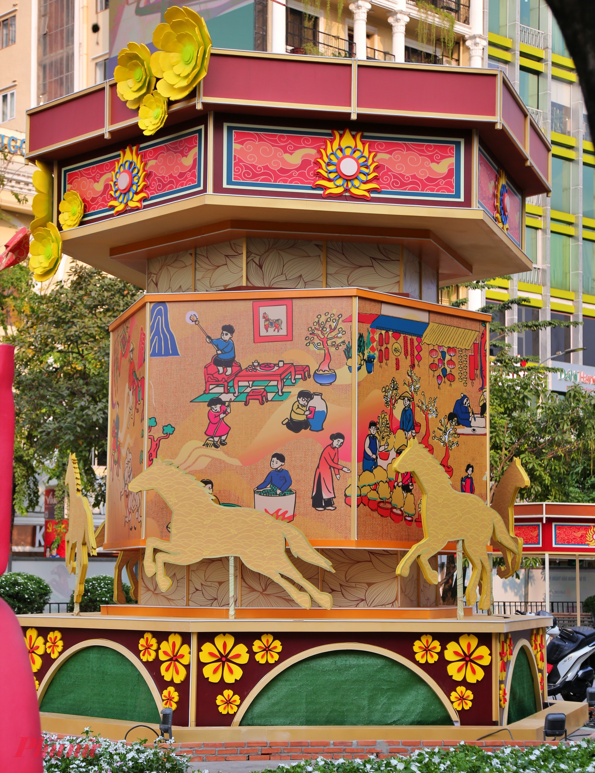 Hình ảnh ngựa và văn hoá dân gian Việt Nam ở Đường hoa Nguyễn Huệ