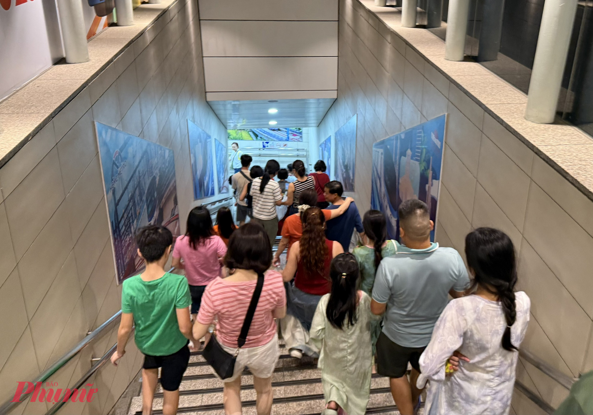 Lựa chọn này còn lan tỏa thói quen sử dụng giao thông công cộng, giảm ùn tắc giao thông nội đô.